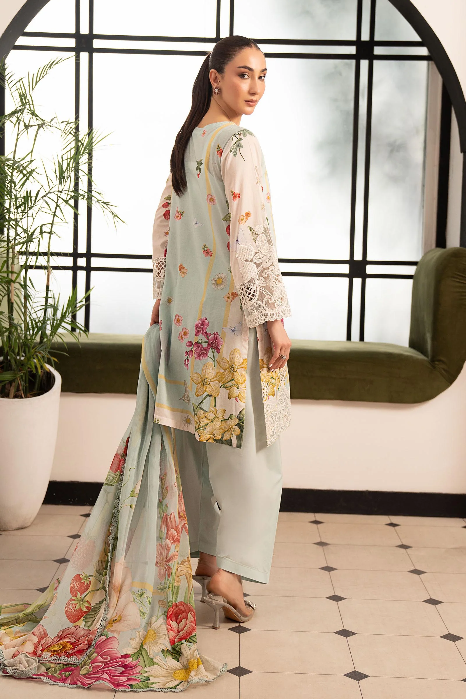 3 Piece Embroidered Lawn Suit - Image 10