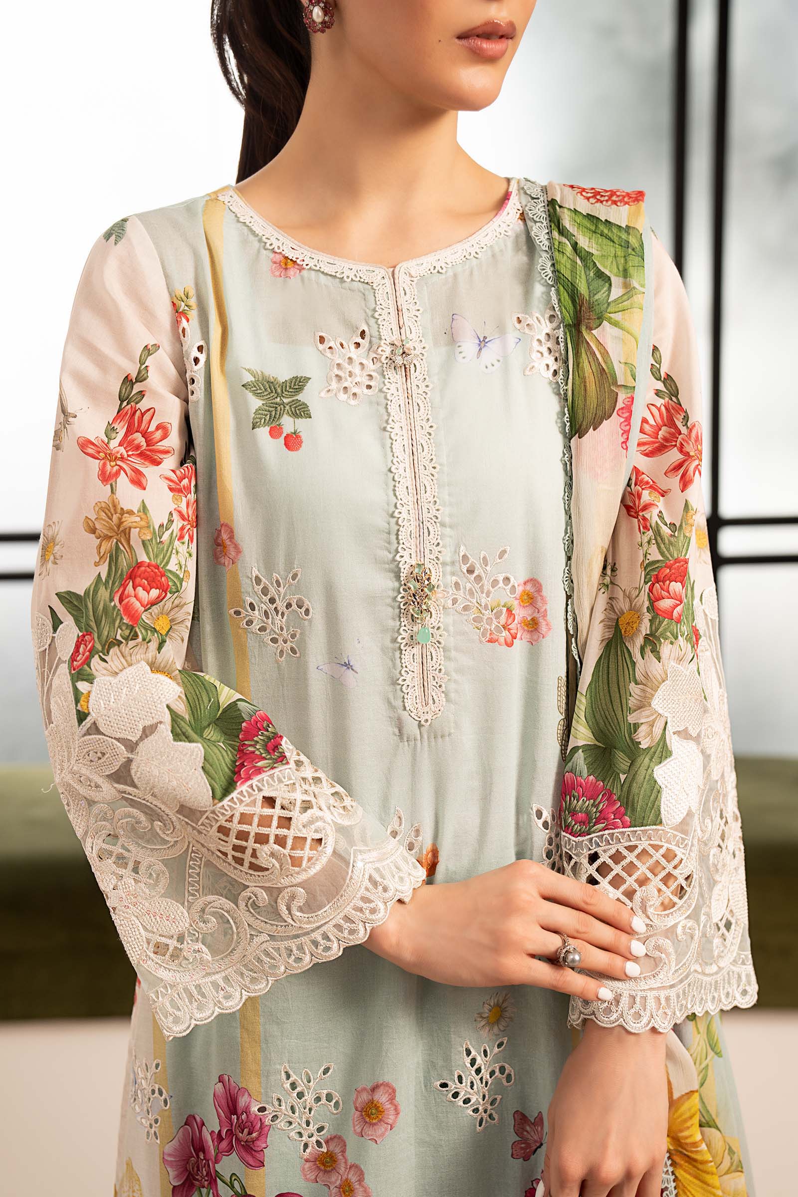 3 Piece Embroidered Lawn Suit - Image 5
