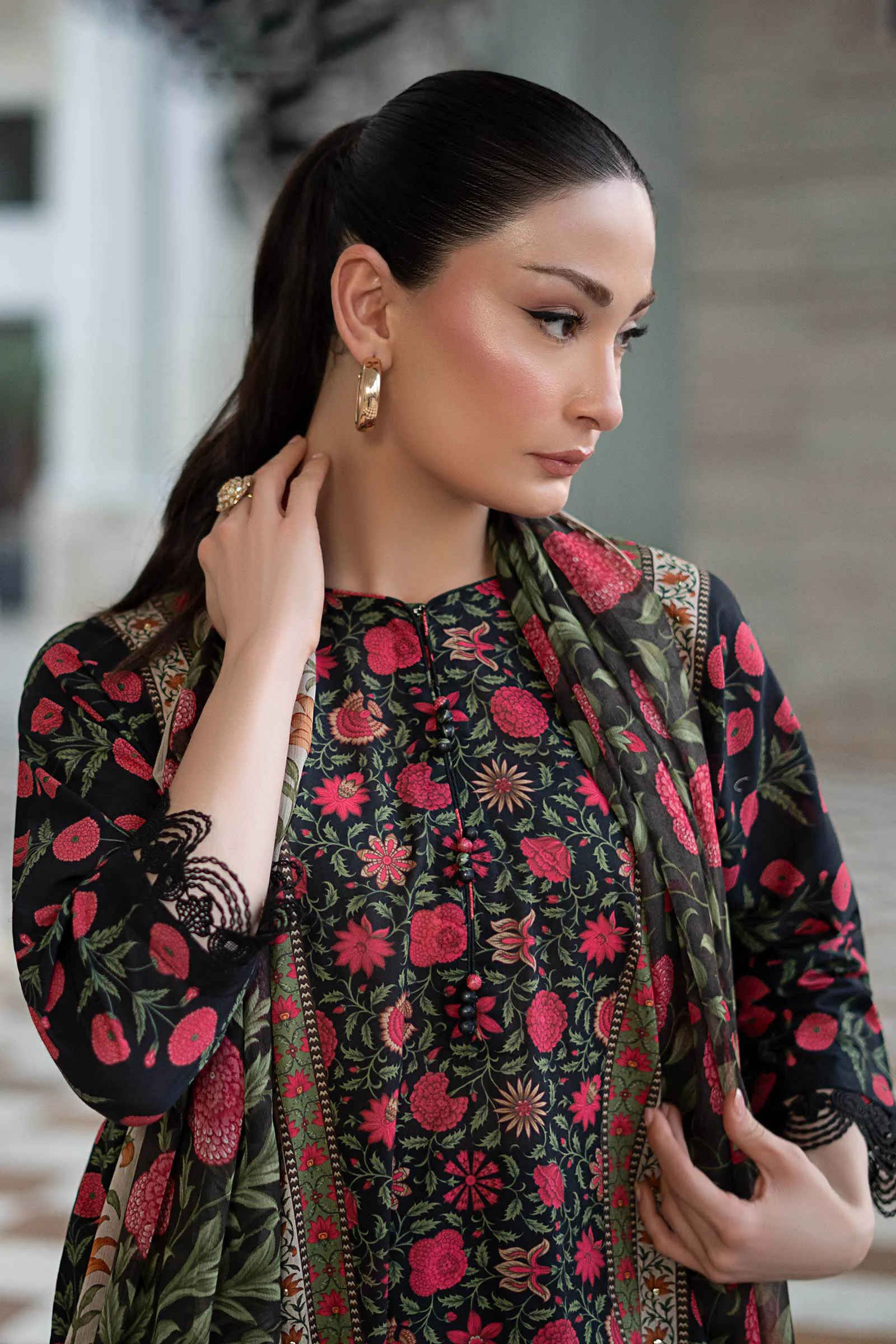 3 Piece Embroidered Lawn Suit - Image 2