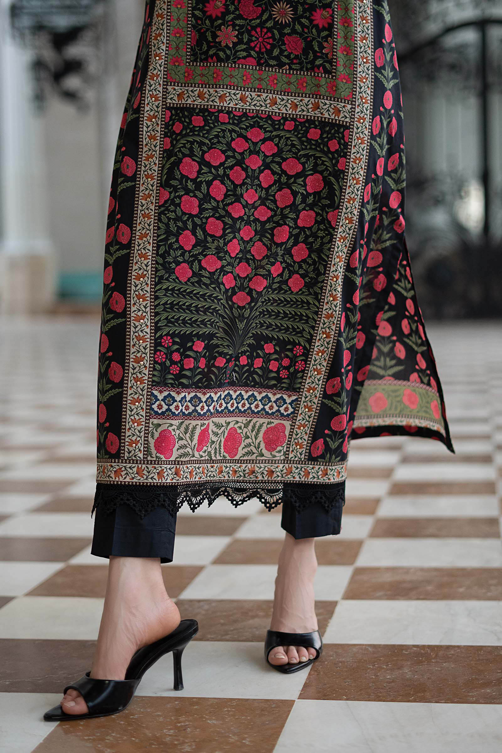 3 Piece Embroidered Lawn Suit - Image 4