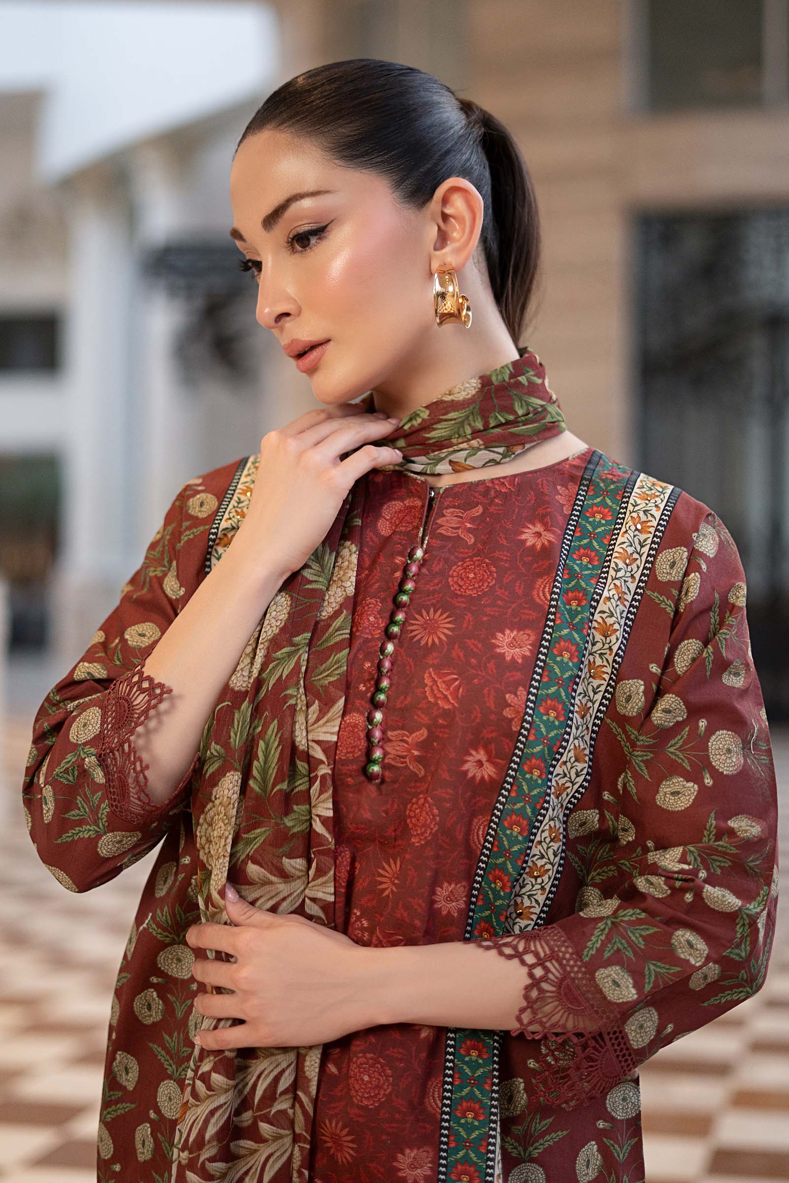 3 Piece Embroidered Lawn Suit - Image 2