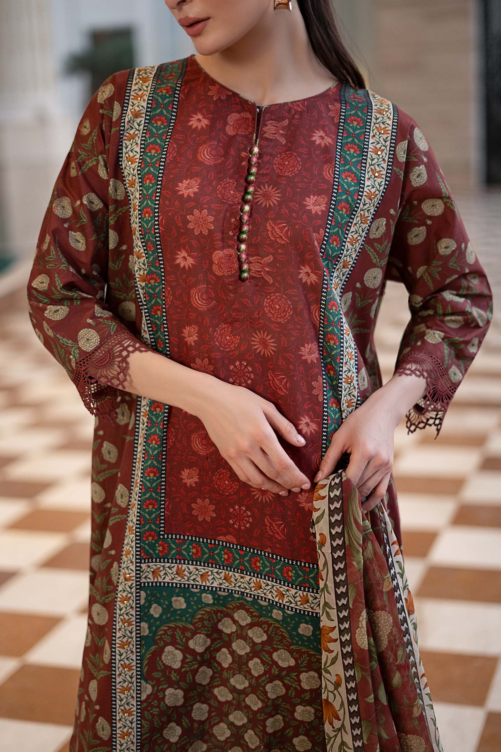 3 Piece Embroidered Lawn Suit - Image 3