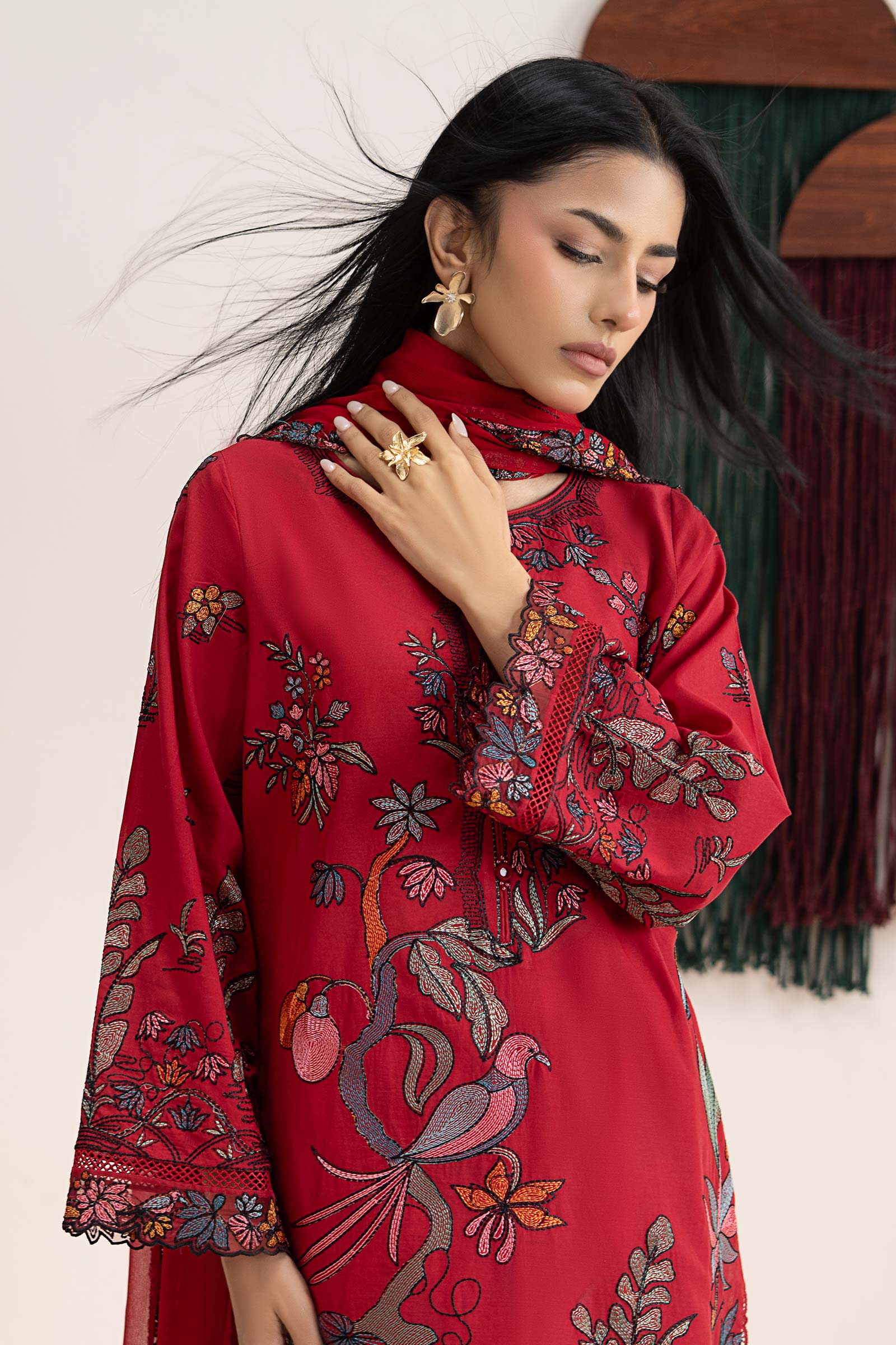 3 Piece Embroidered Lawn Suit - Image 3