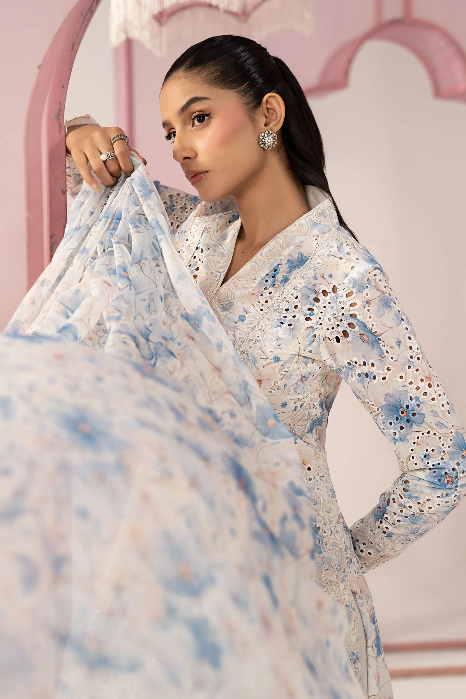 3 Piece Embroidered Lawn Suit - Image 3