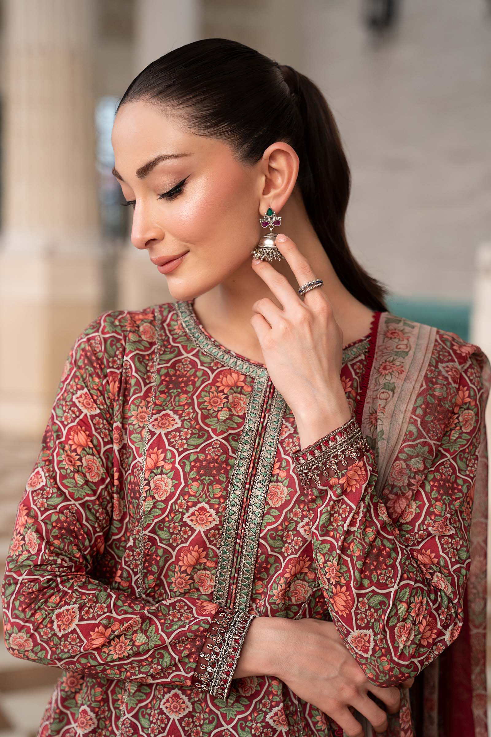 3 Piece Embroidered Lawn Suit - Image 3