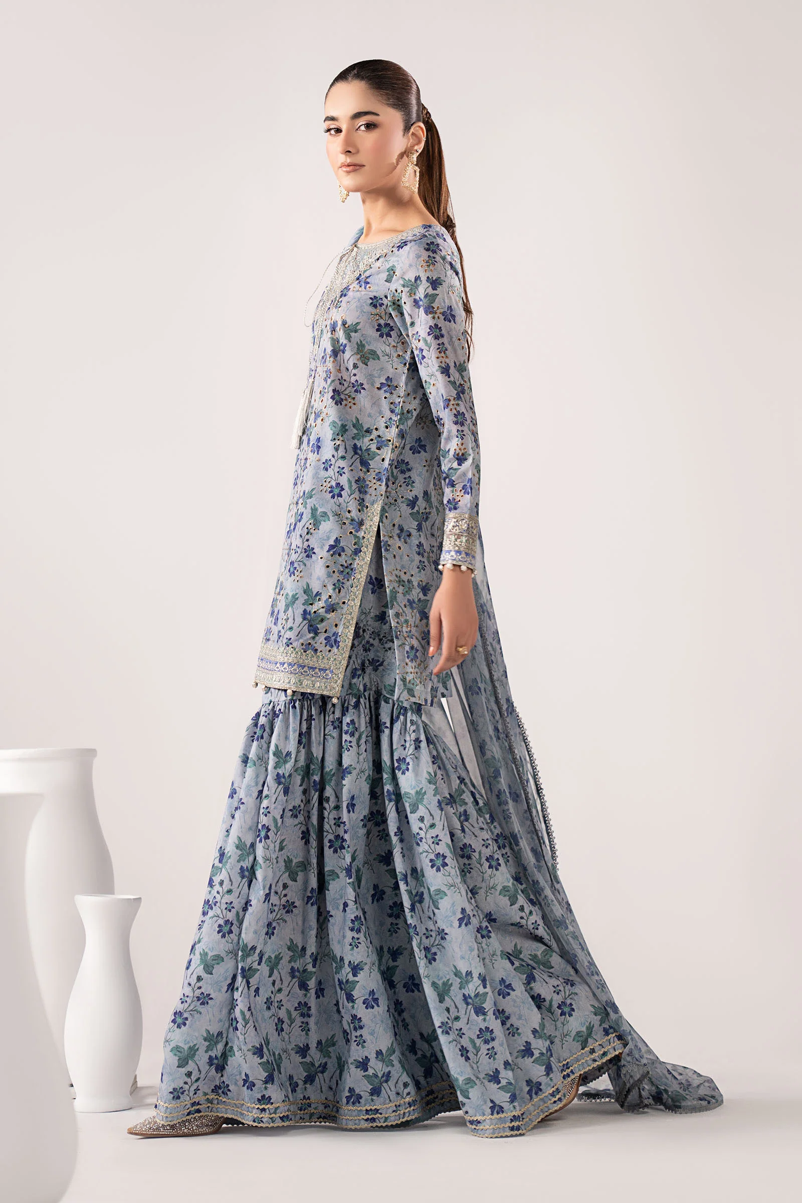 3 Piece Embroidered Lawn Suit - Image 13
