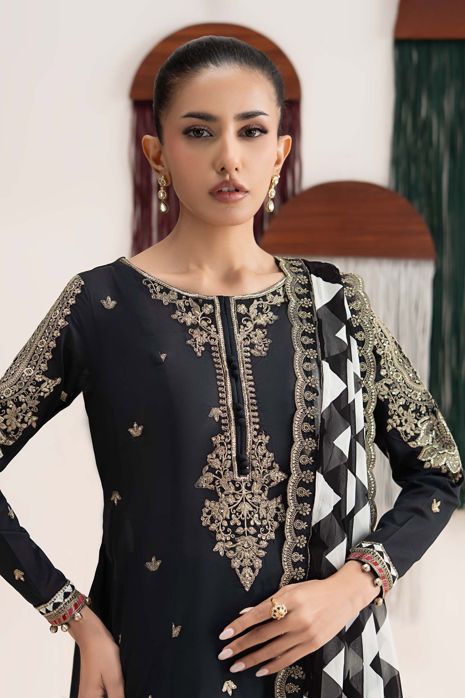 3 Piece Embroidered Lawn Suit - Image 3