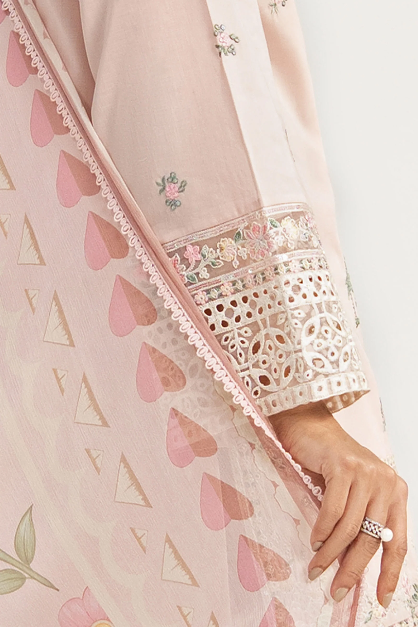 3 Piece Embroidered Lawn Suit - Image 4