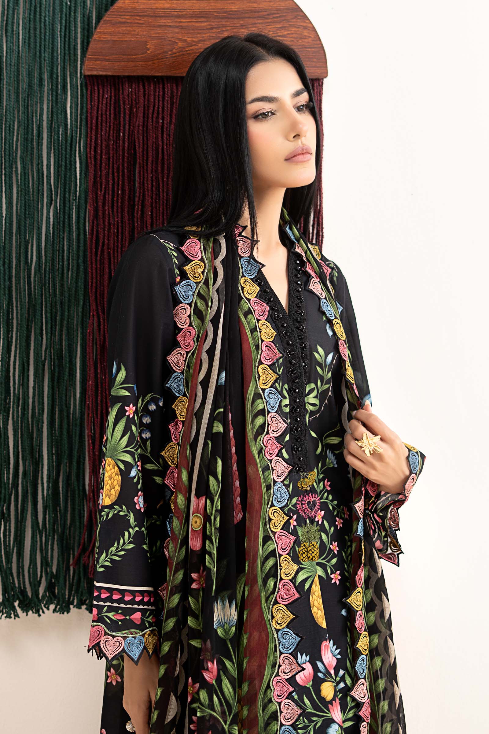 3 Piece Embroidered Lawn Suit - Image 5