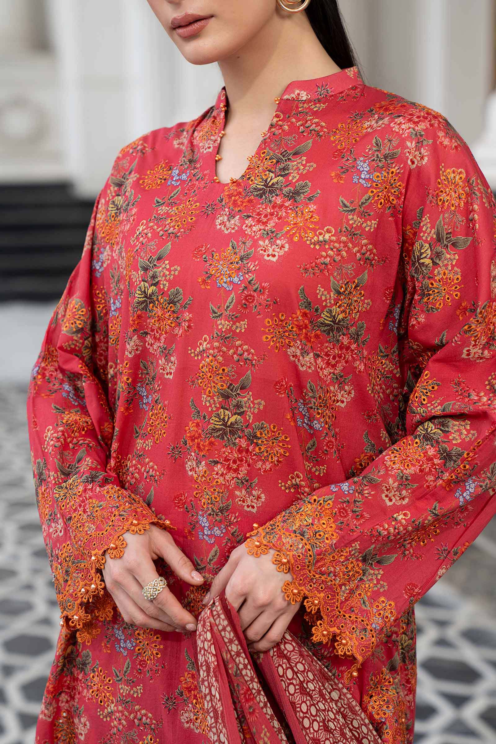 3 Piece Embroidered Lawn Suit - Image 4