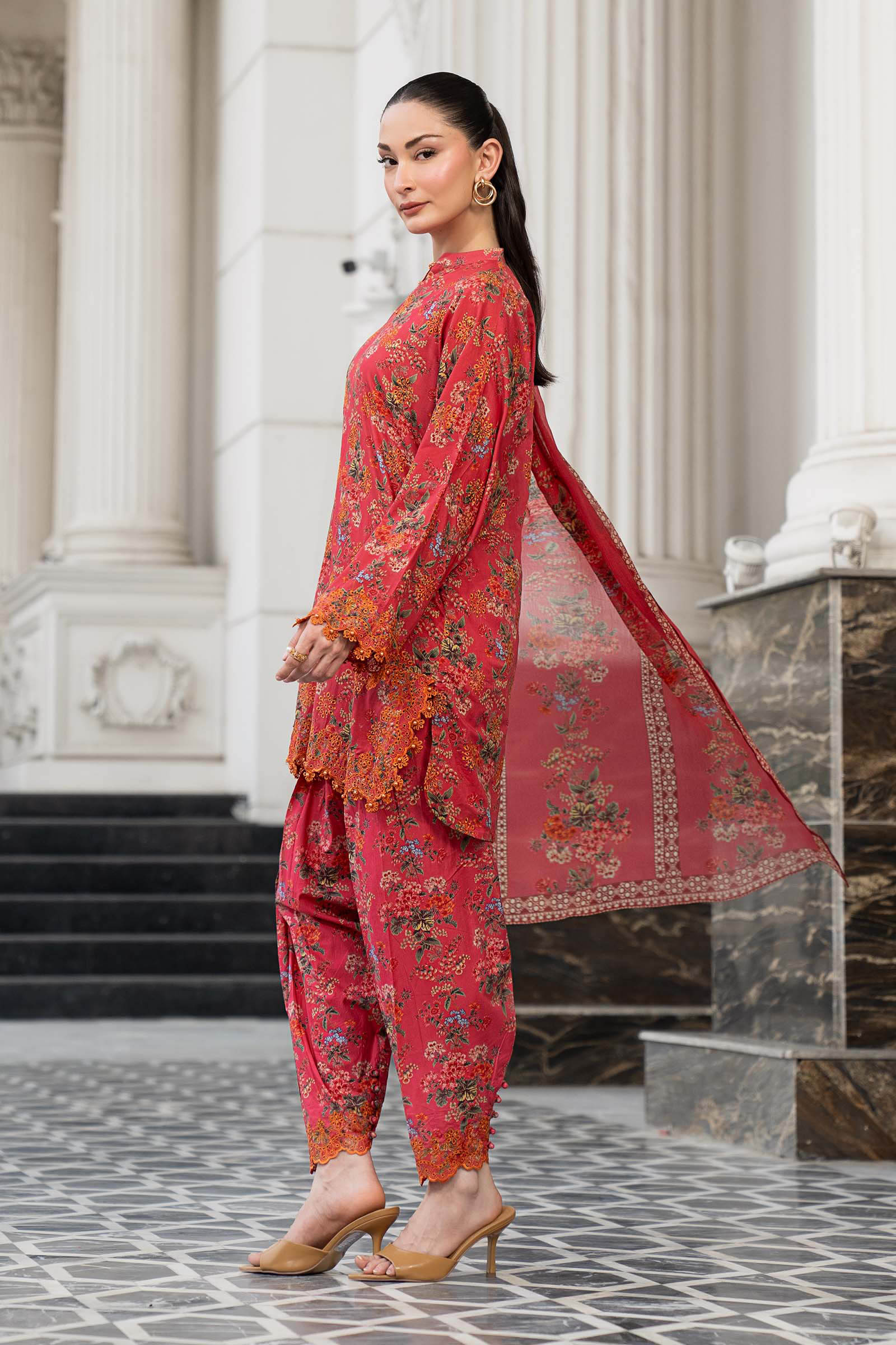 3 Piece Embroidered Lawn Suit - Image 6