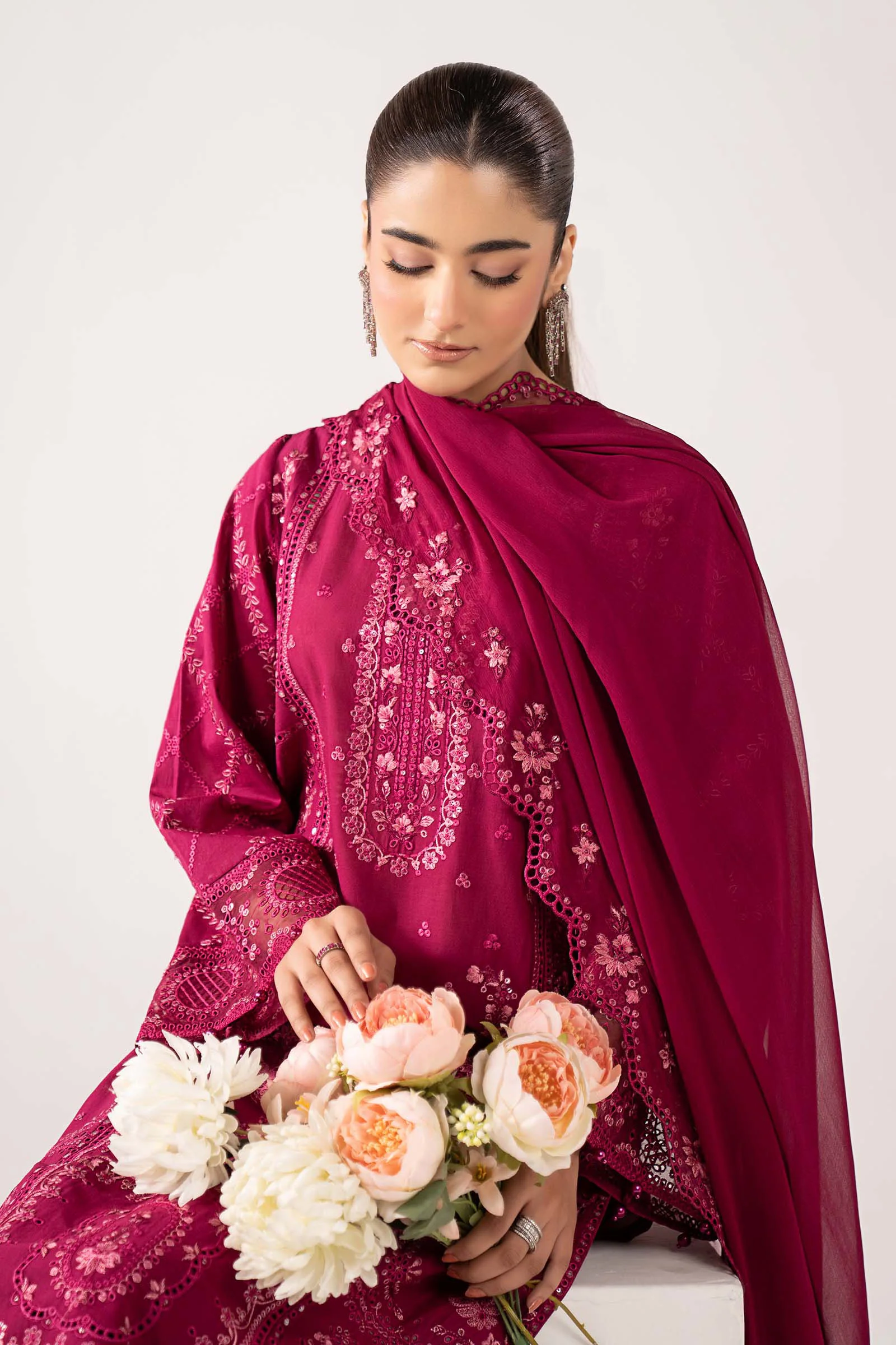 3 Piece Embroidered Lawn Suit - Image 2