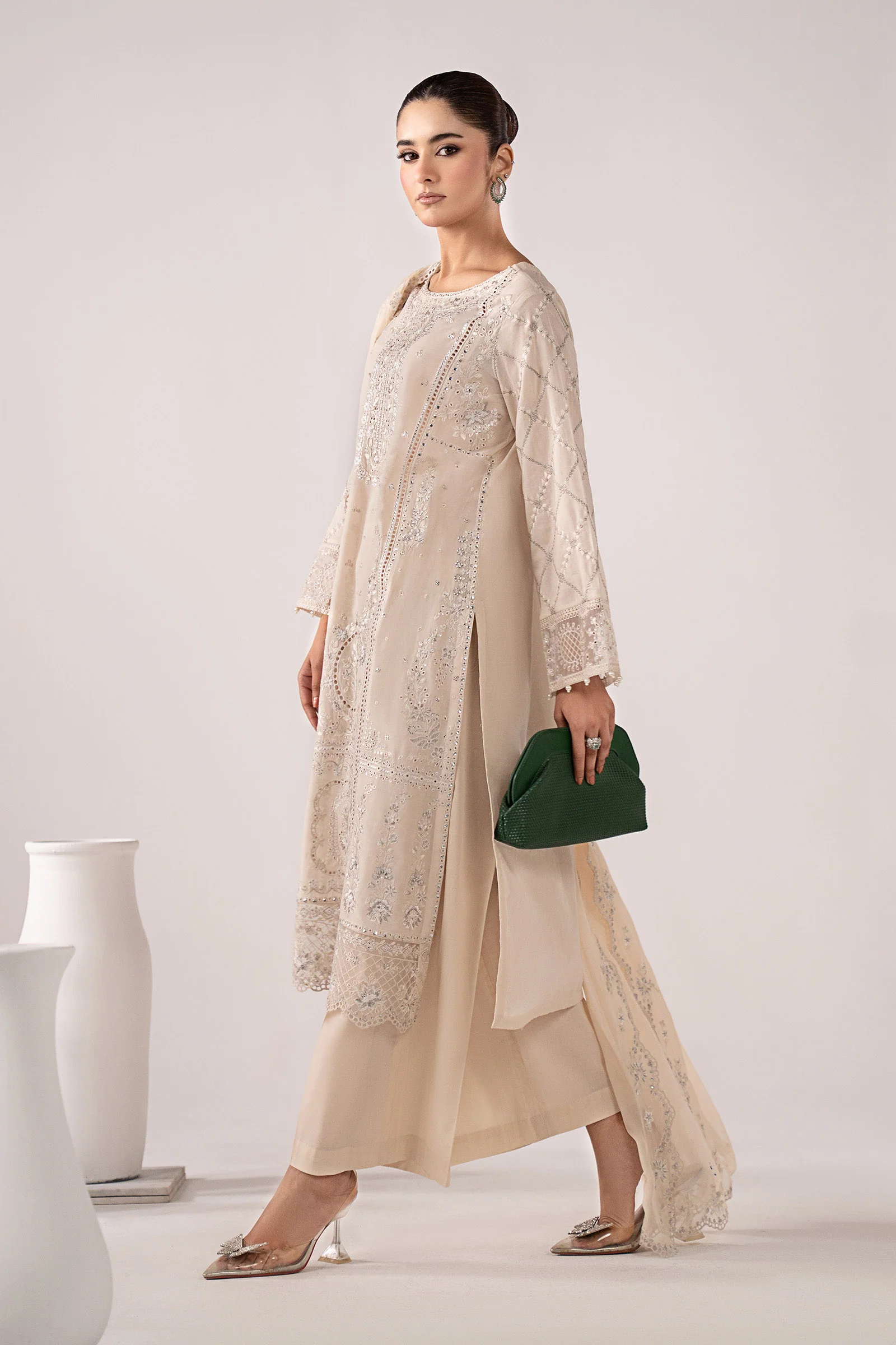 3 Piece Embroidered Lawn Suit - Image 5