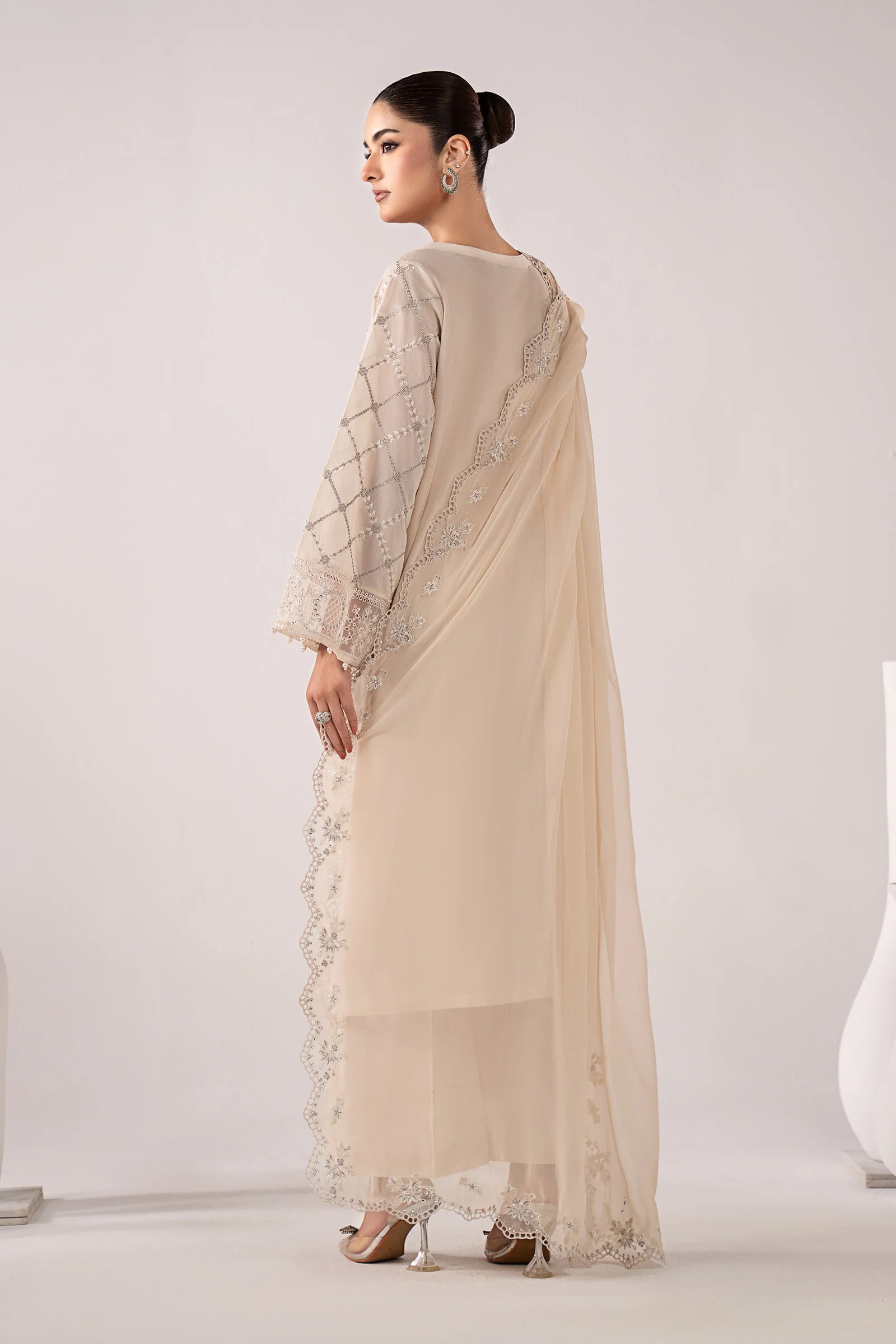 3 Piece Embroidered Lawn Suit - Image 6