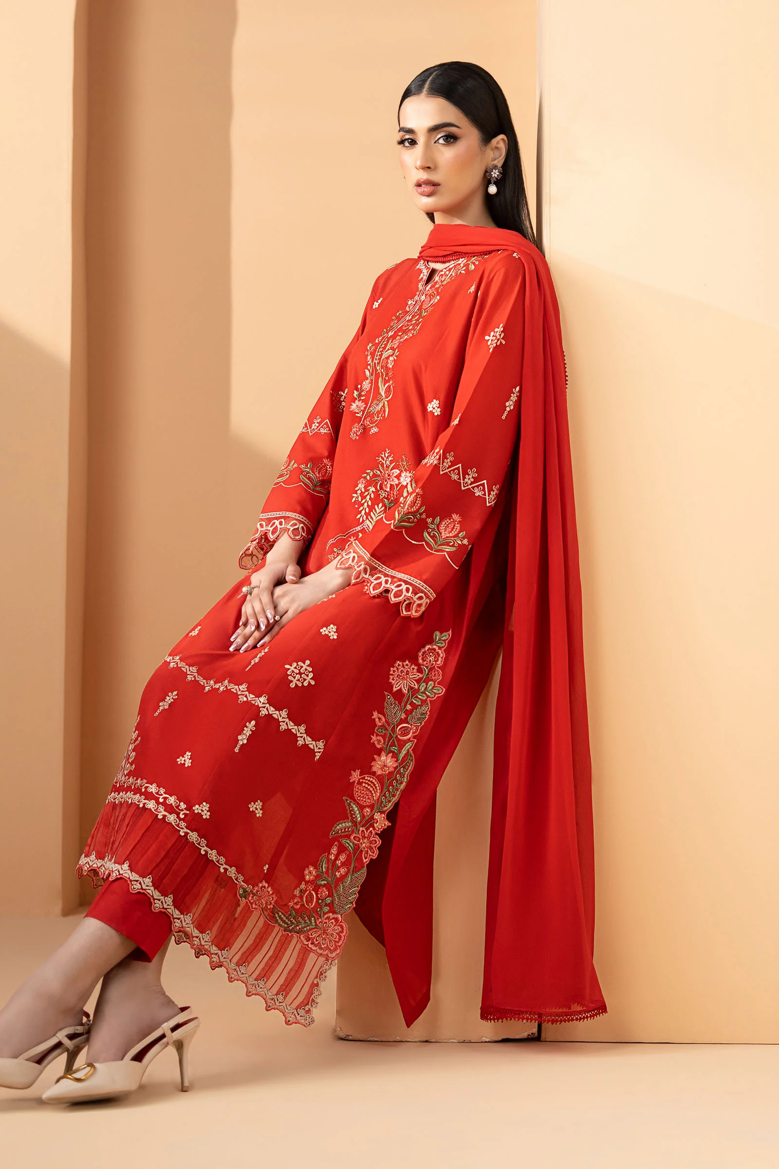 3 Piece Embroidered Lawn Suit - Image 2