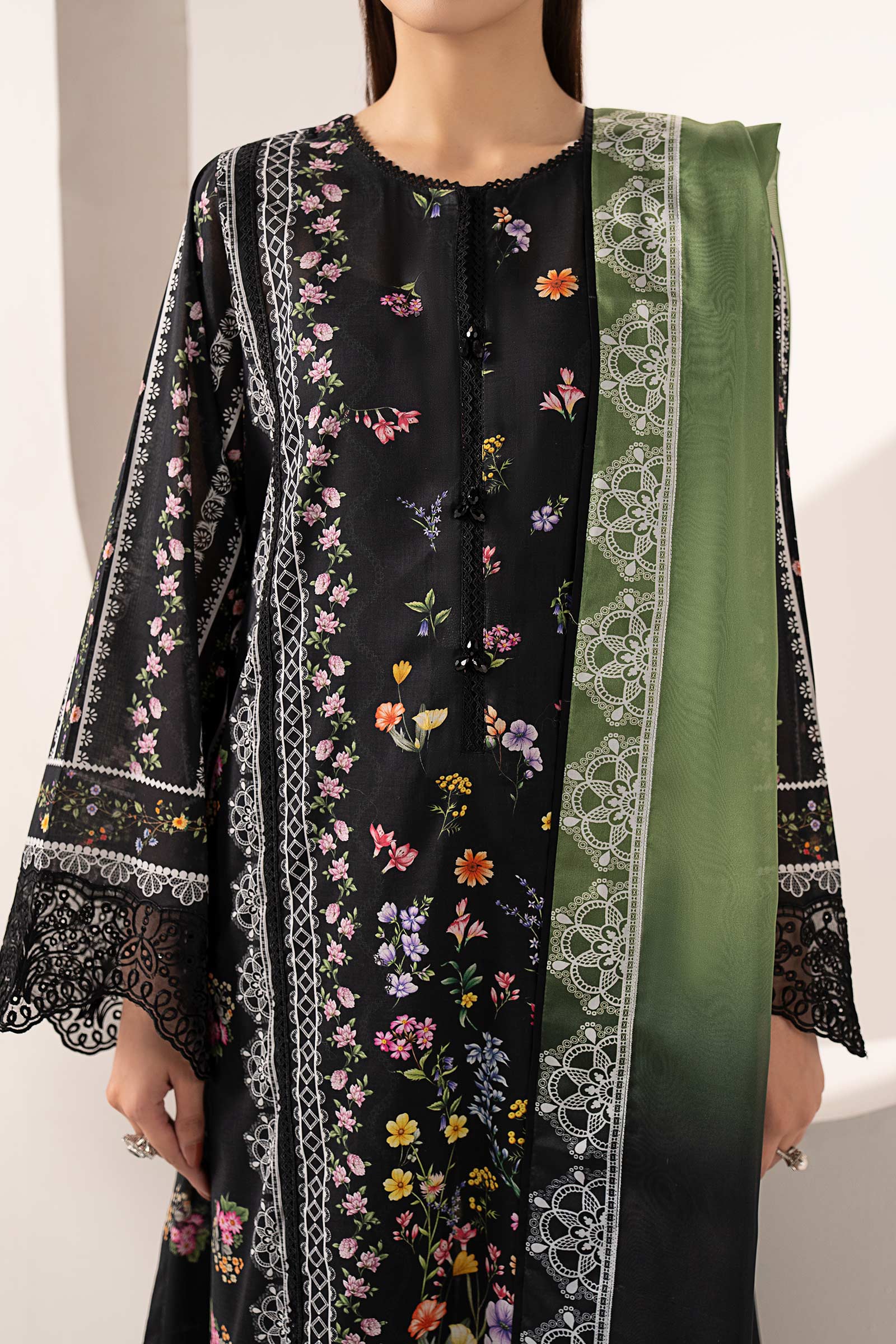 3 Piece Embroidered Lawn Suit - Image 4