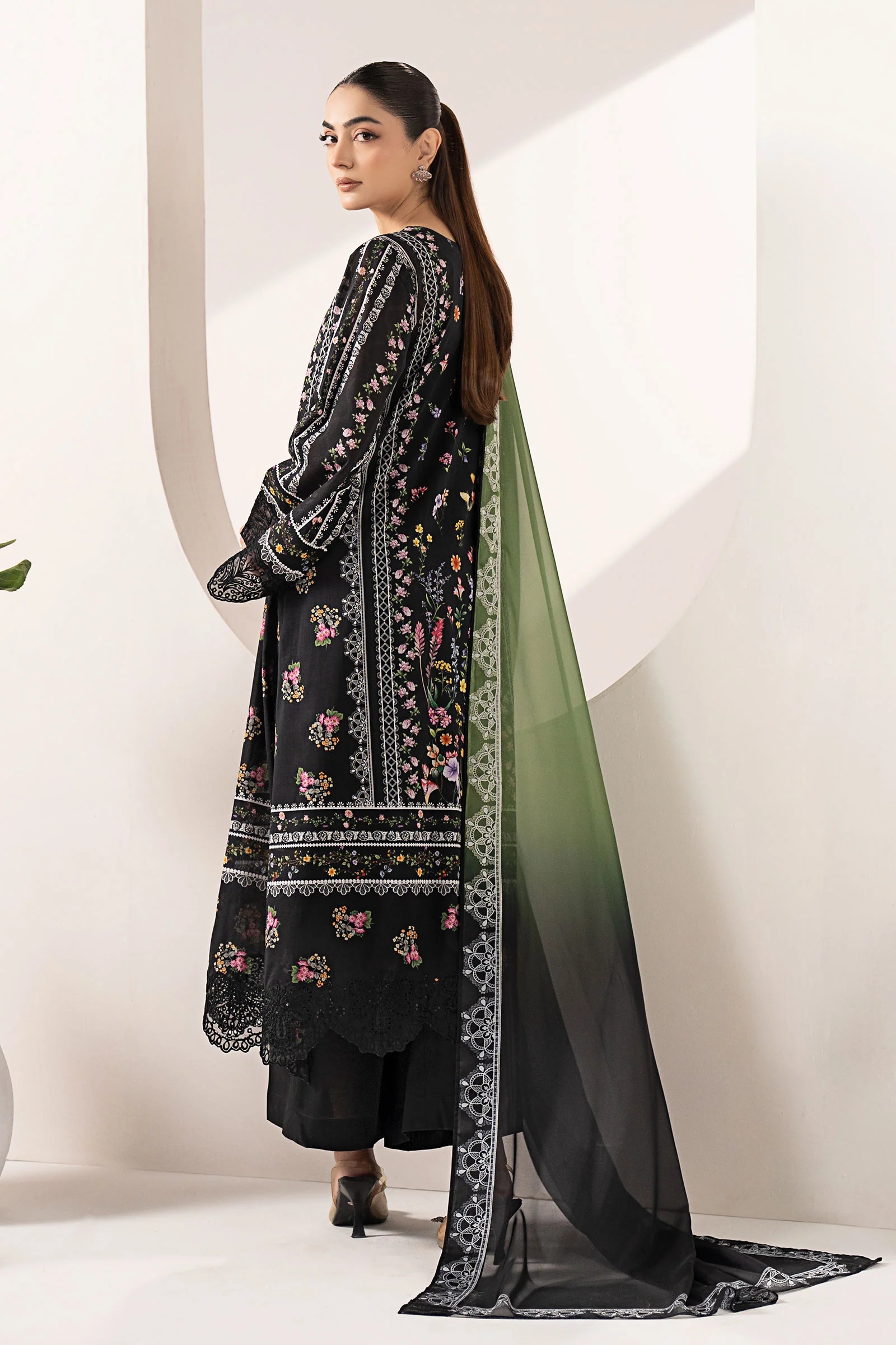 3 Piece Embroidered Lawn Suit - Image 8