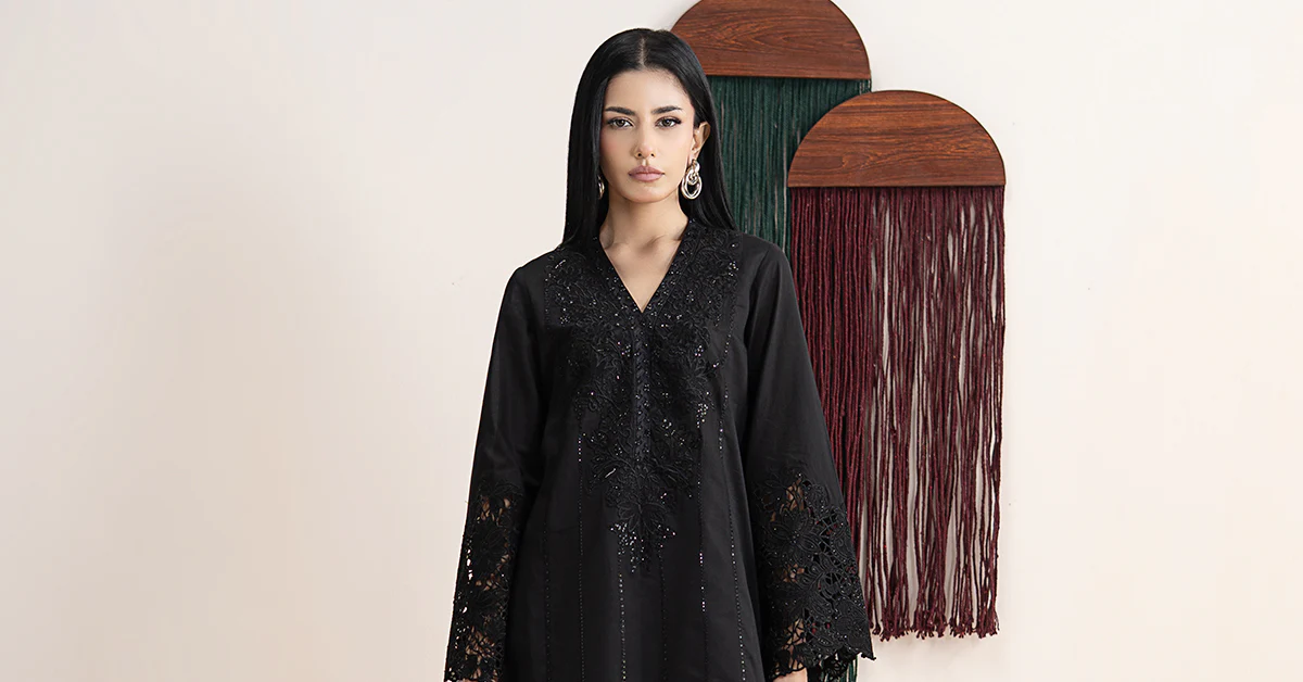 3 Piece Embroidered Lawn Suit - Image 11