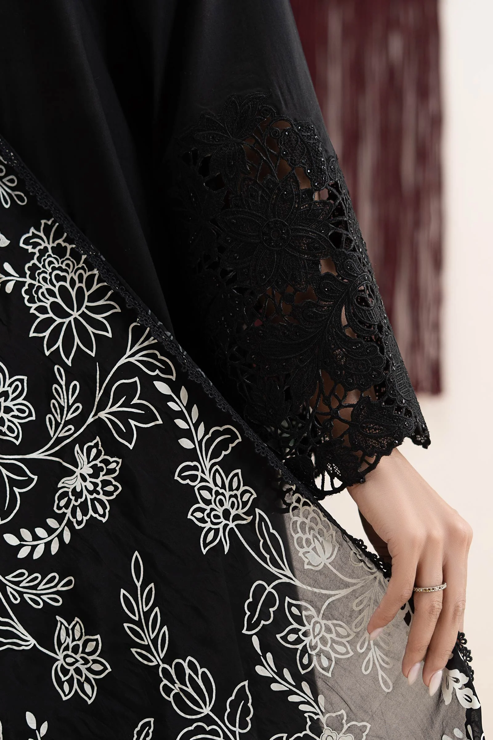 3 Piece Embroidered Lawn Suit - Image 6