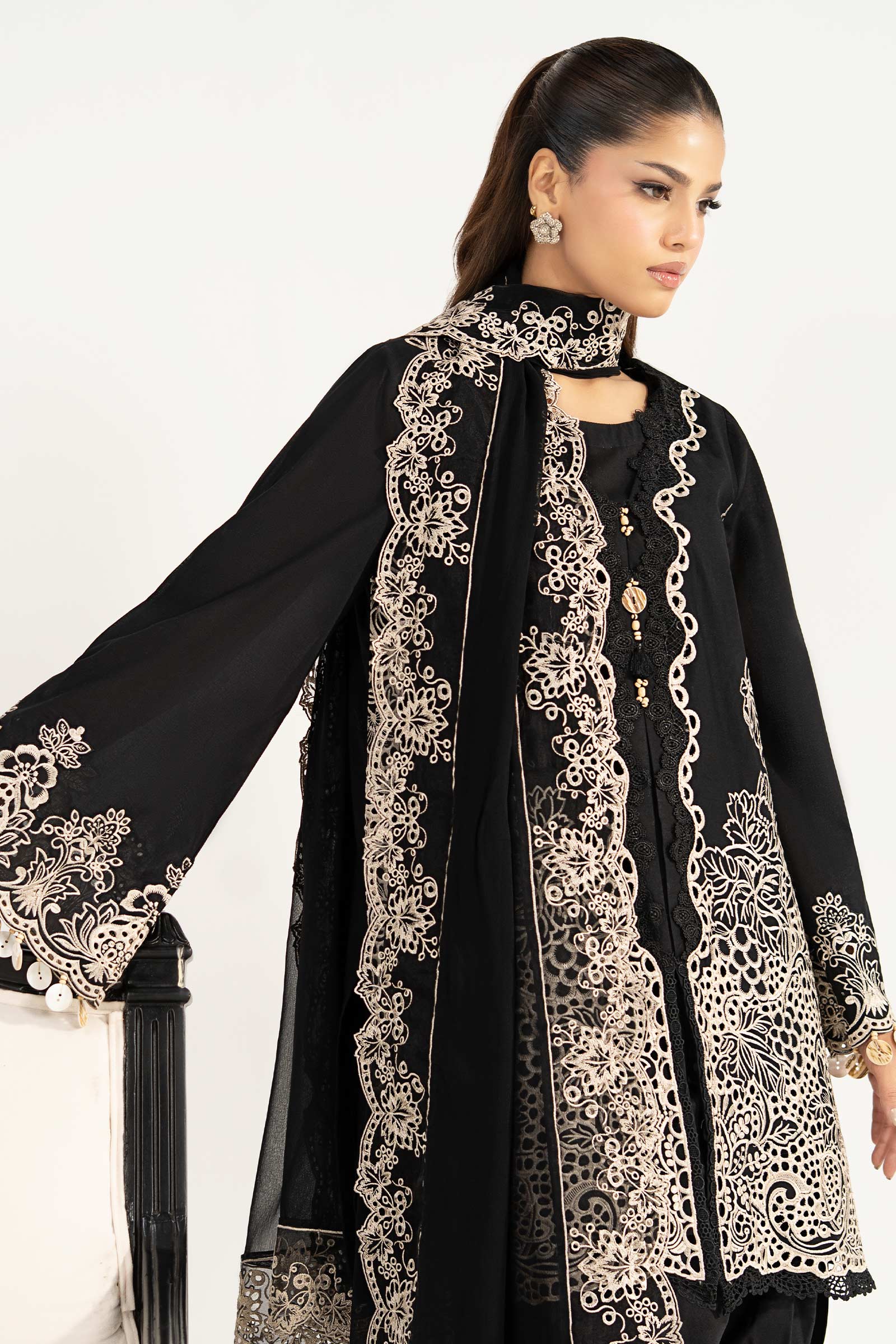 3 Piece Embroidered Lawn Suit - Image 2