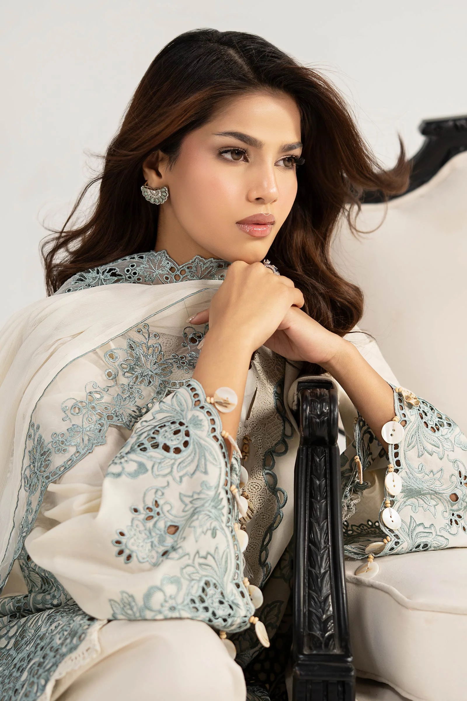 3 Piece Embroidered Lawn Suit - Image 2