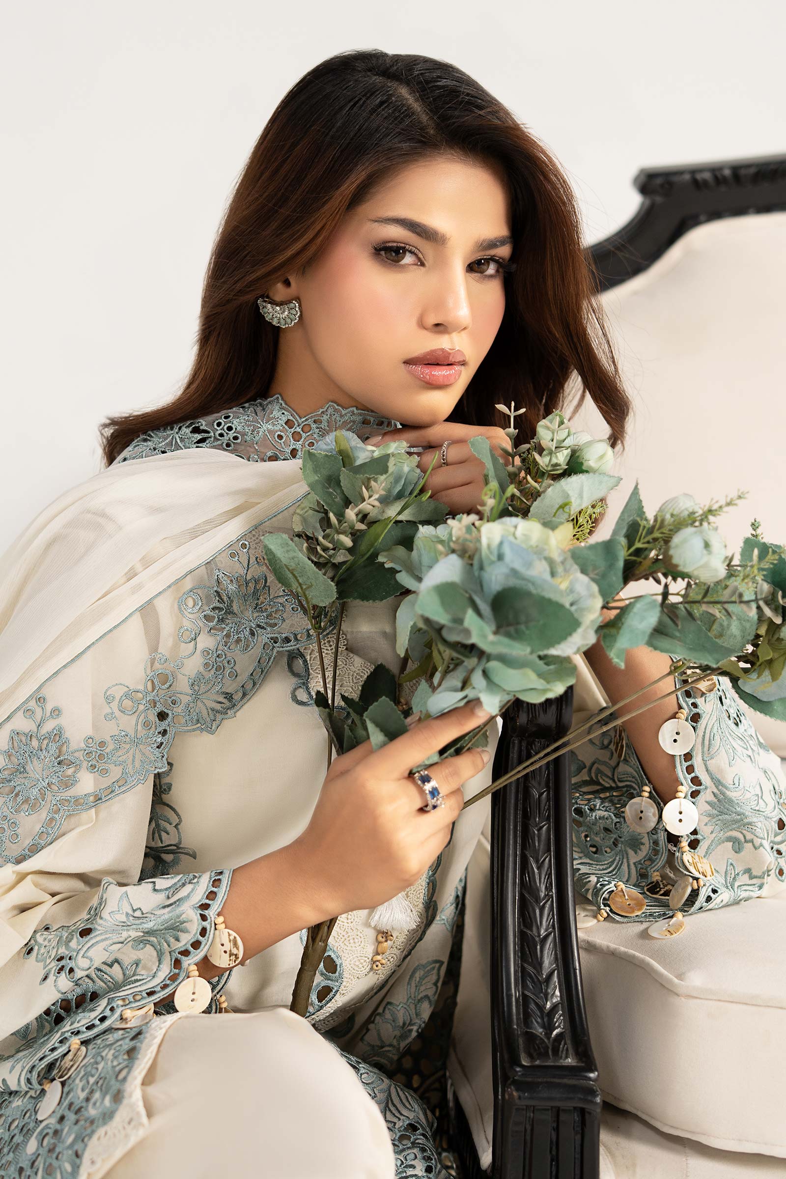 3 Piece Embroidered Lawn Suit - Image 3