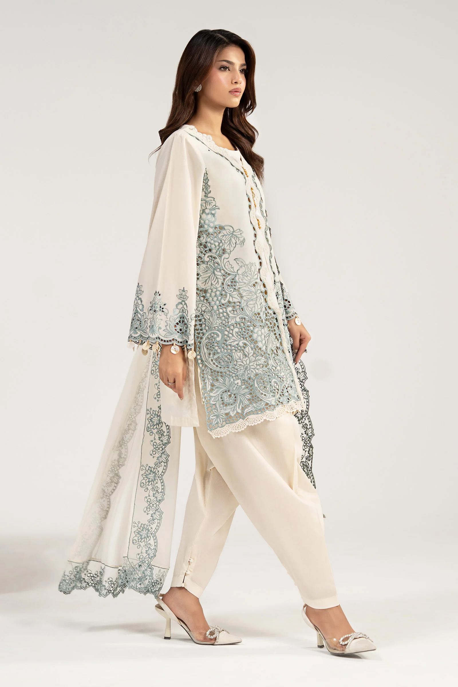3 Piece Embroidered Lawn Suit - Image 4