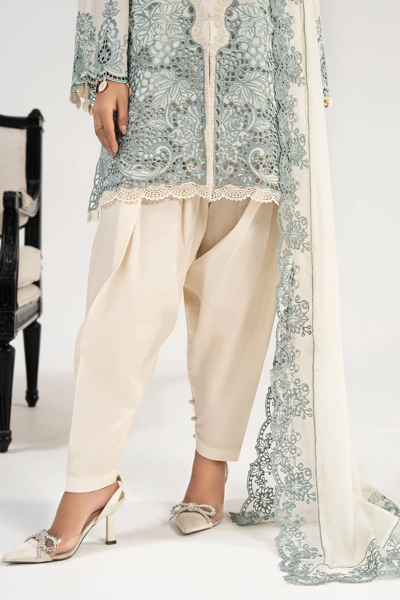 3 Piece Embroidered Lawn Suit - Image 8