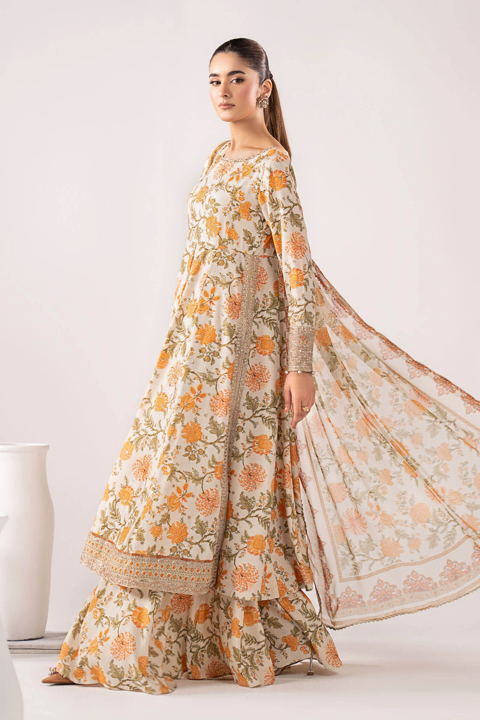 3 Piece Embroidered Lawn Suit - Image 4