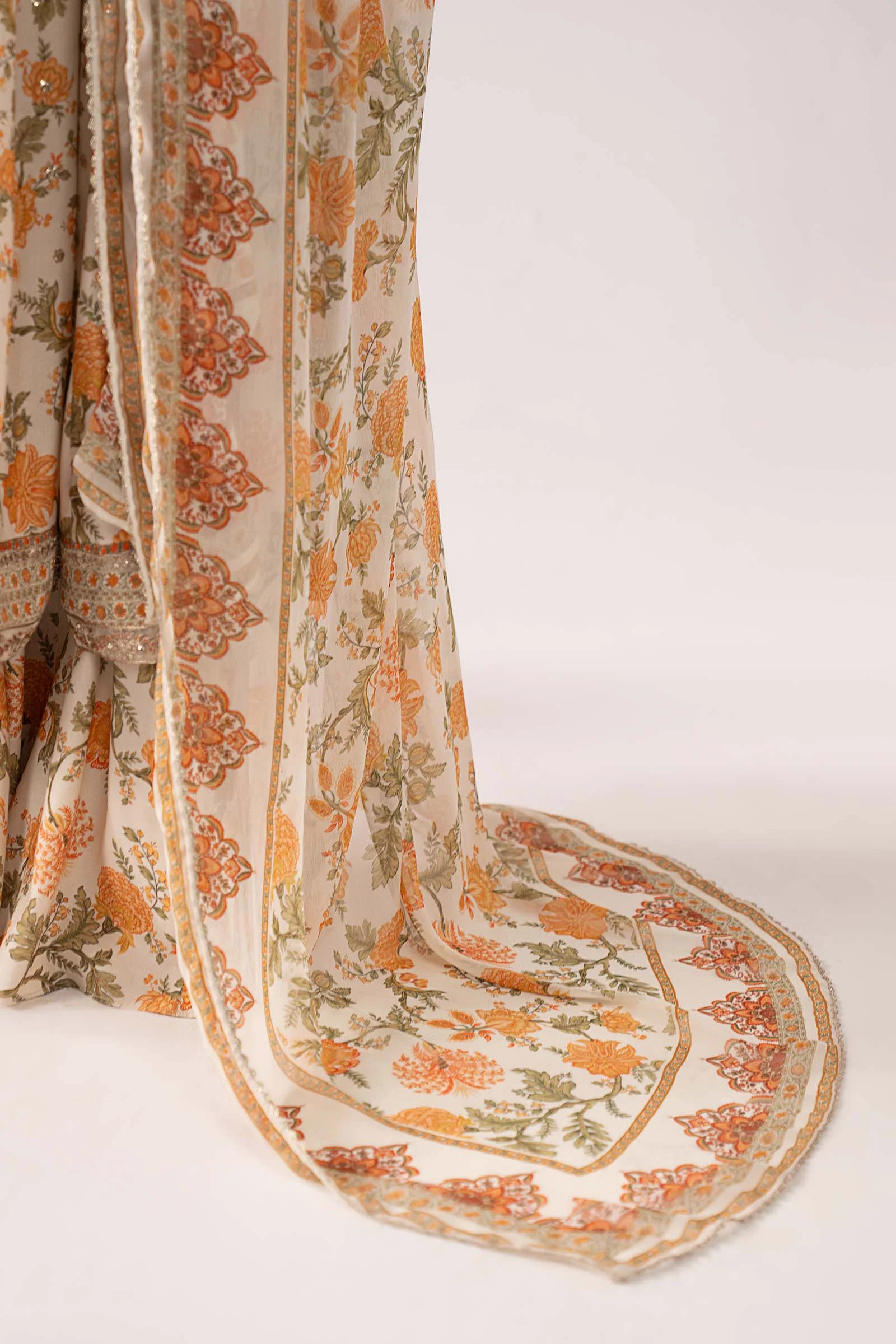 3 Piece Embroidered Lawn Suit - Image 8
