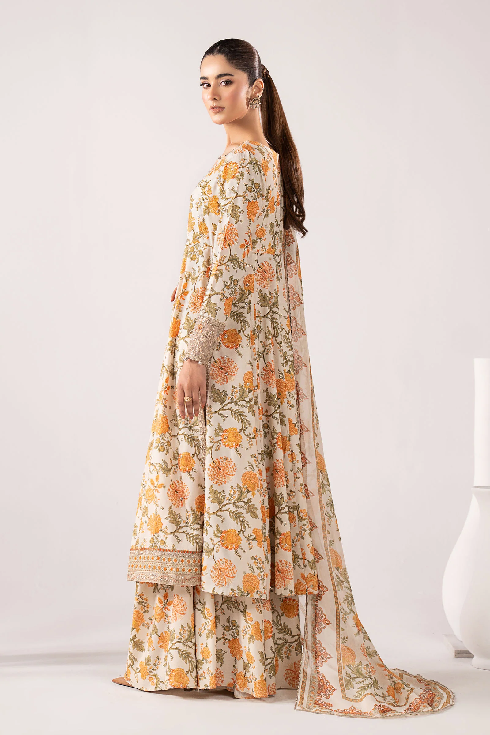 3 Piece Embroidered Lawn Suit - Image 9