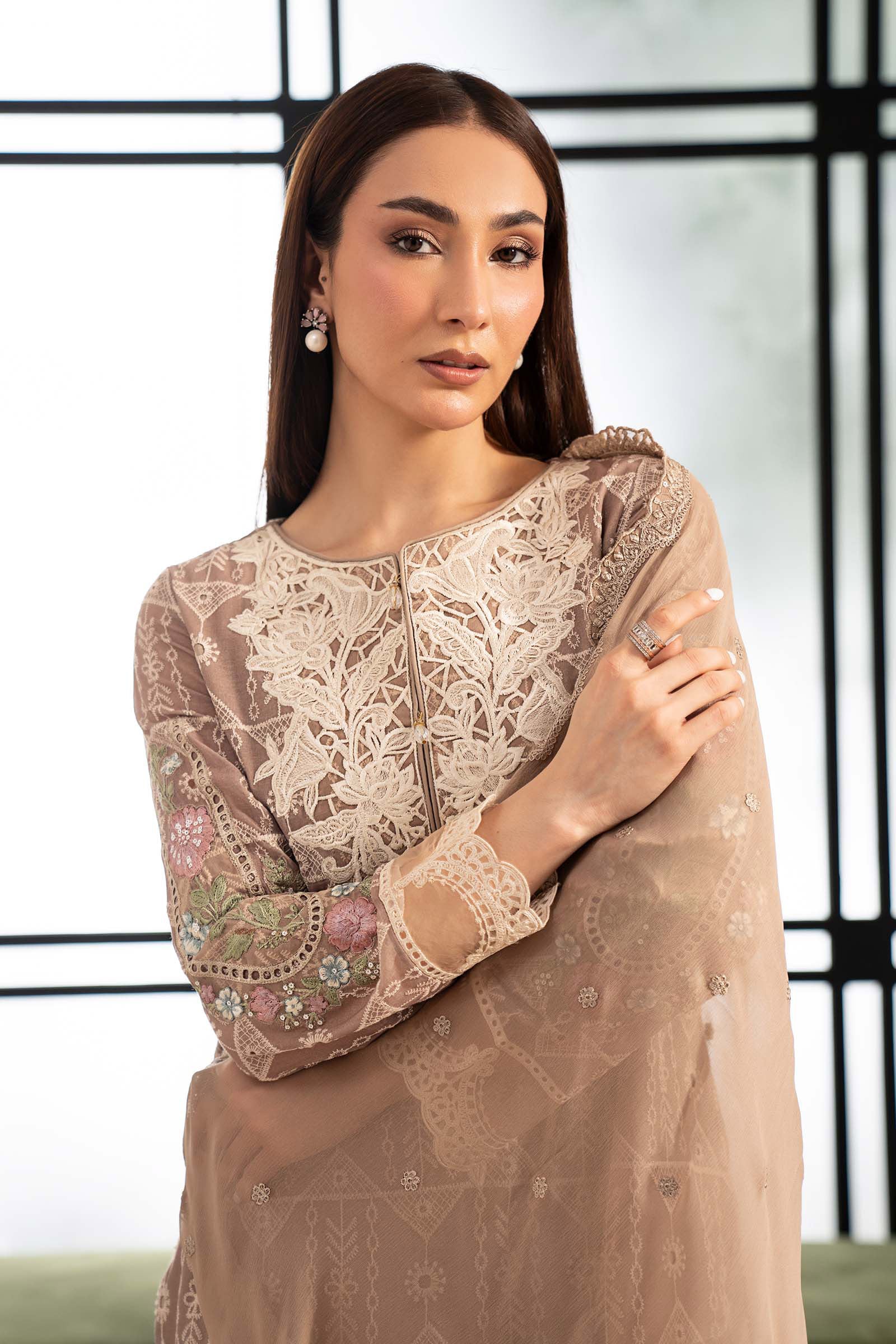 3 Piece Embroidered Lawn Suit - Image 2