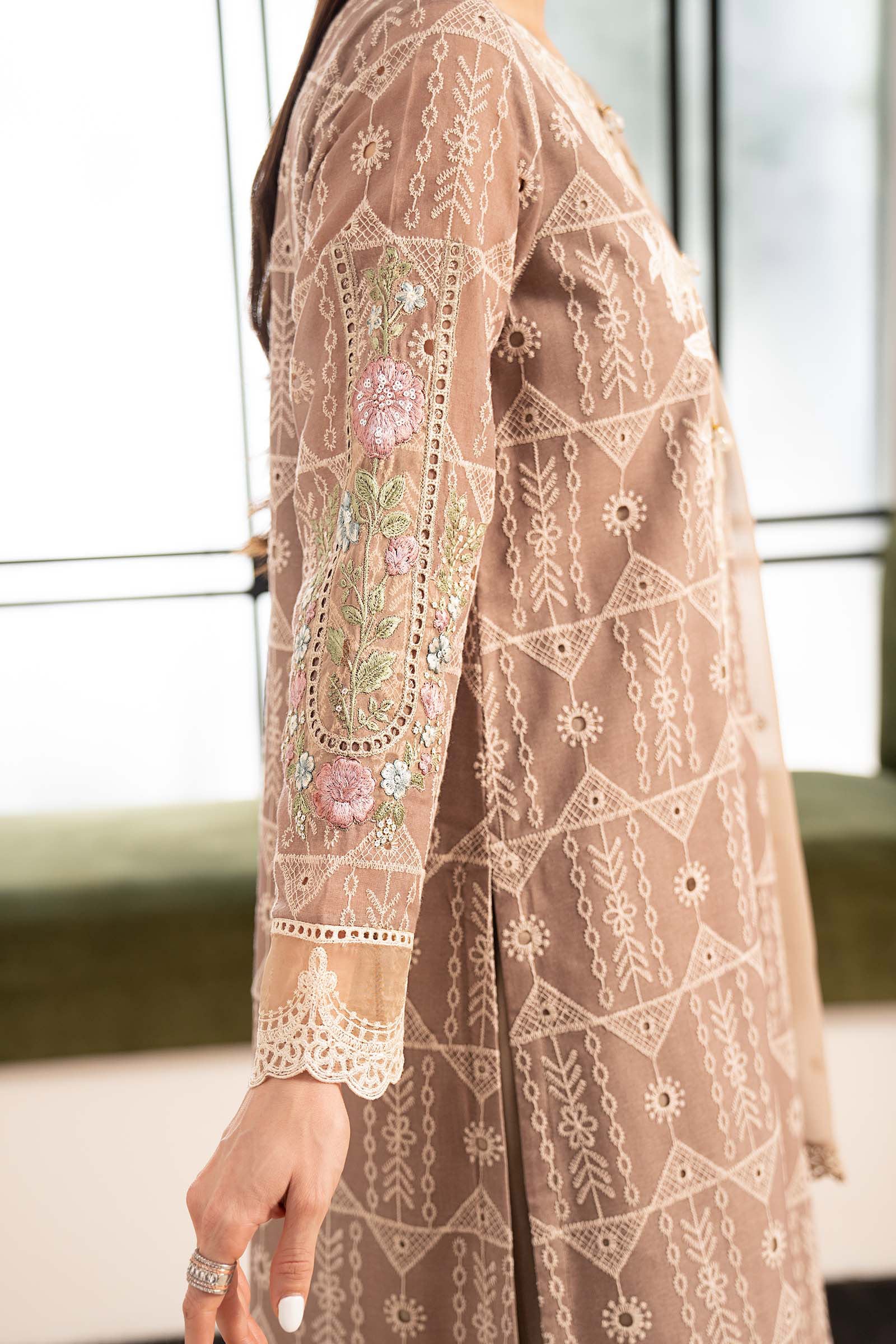 3 Piece Embroidered Lawn Suit - Image 5