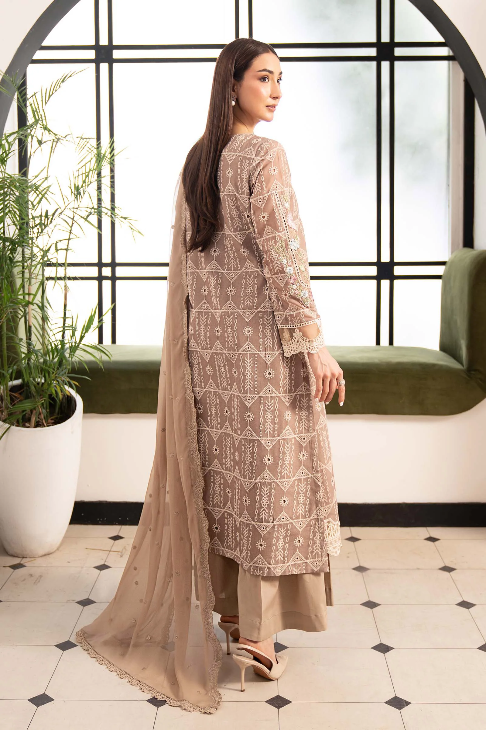 3 Piece Embroidered Lawn Suit - Image 7