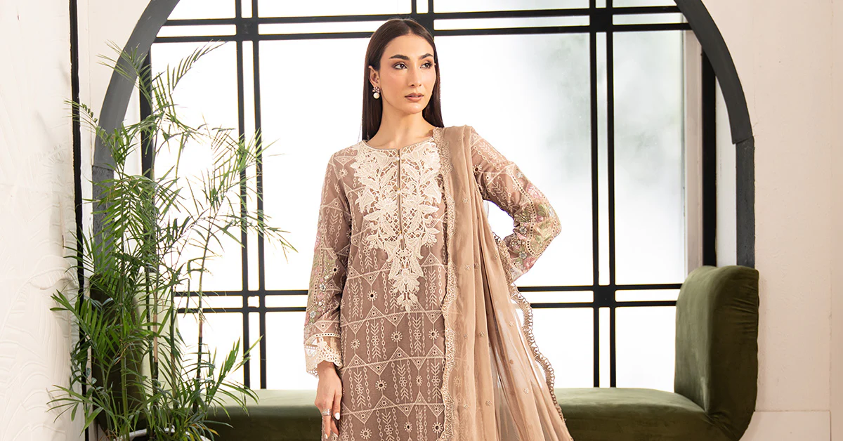 3 Piece Embroidered Lawn Suit - Image 8