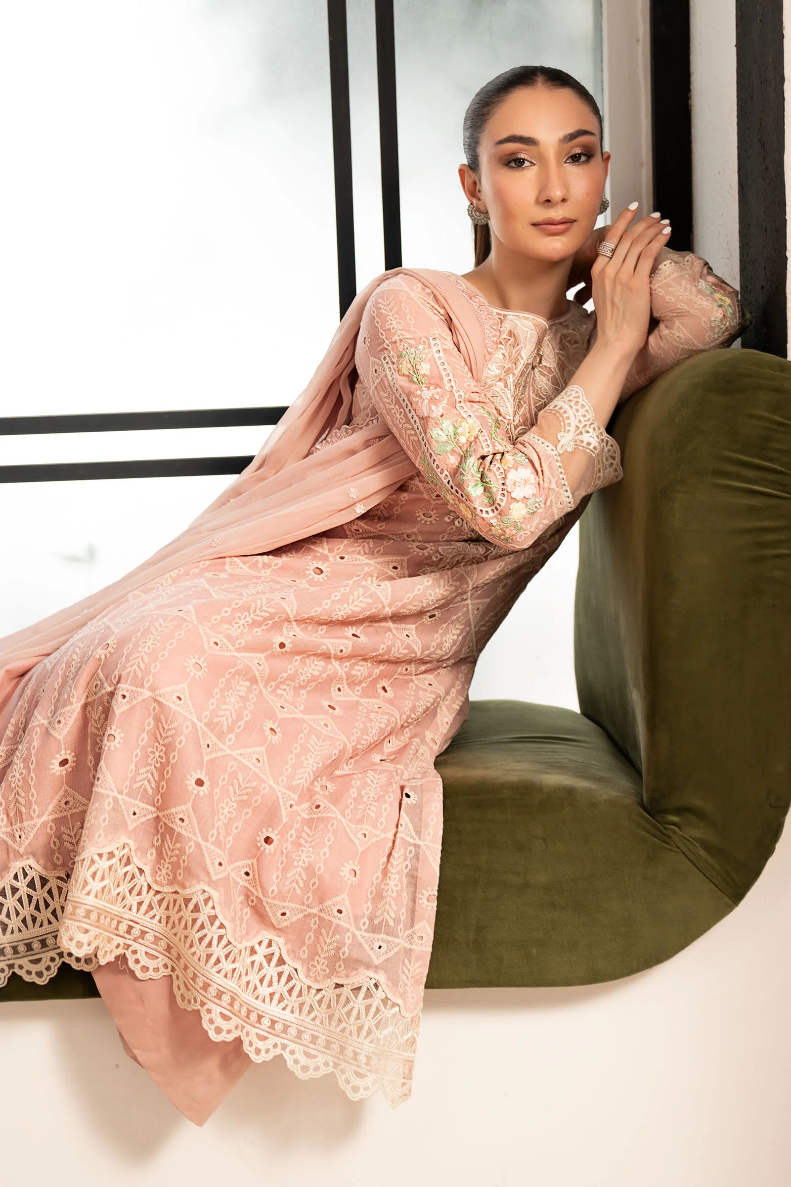 3 Piece Embroidered Lawn Suit - Image 2