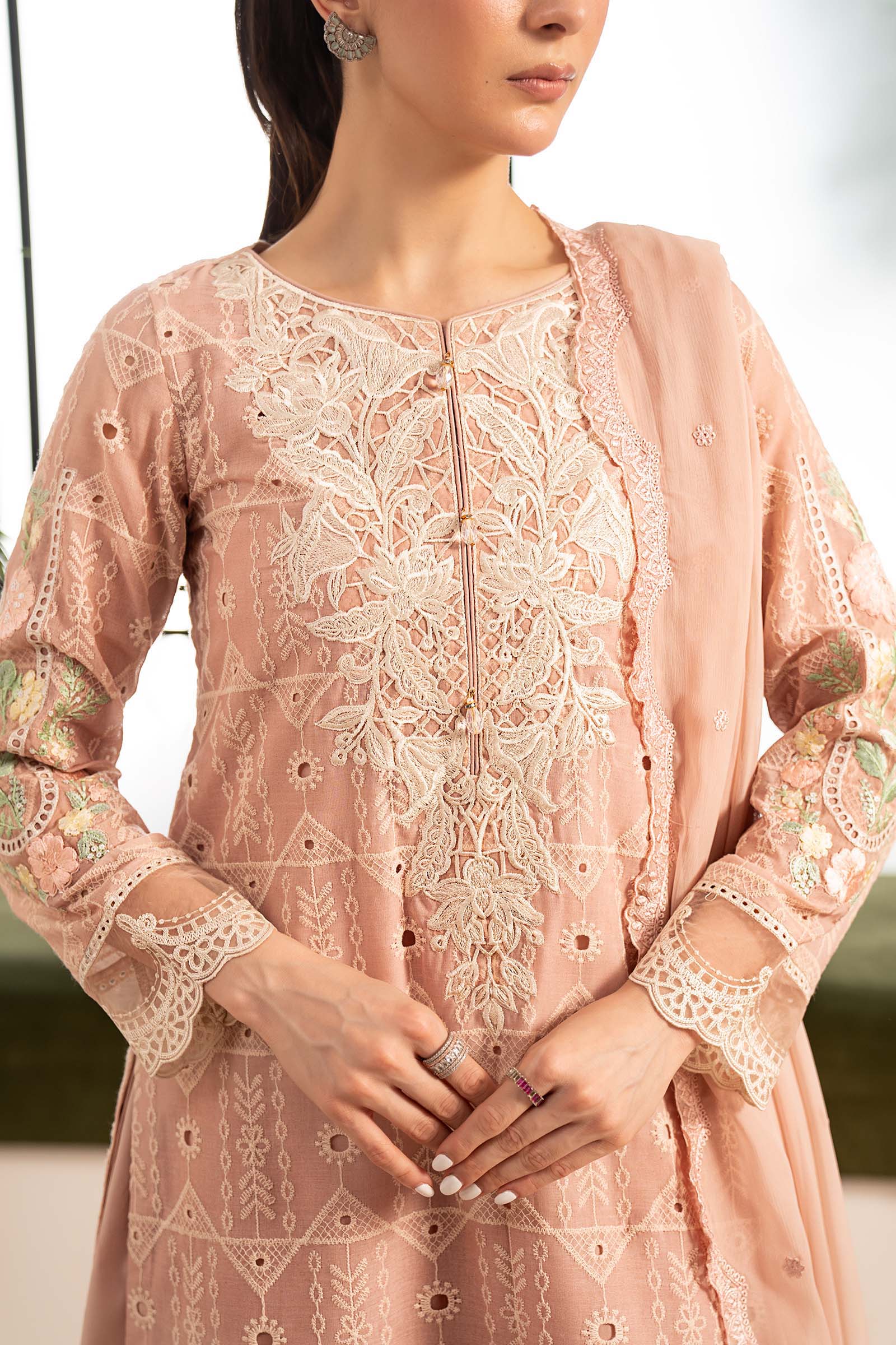 3 Piece Embroidered Lawn Suit - Image 4