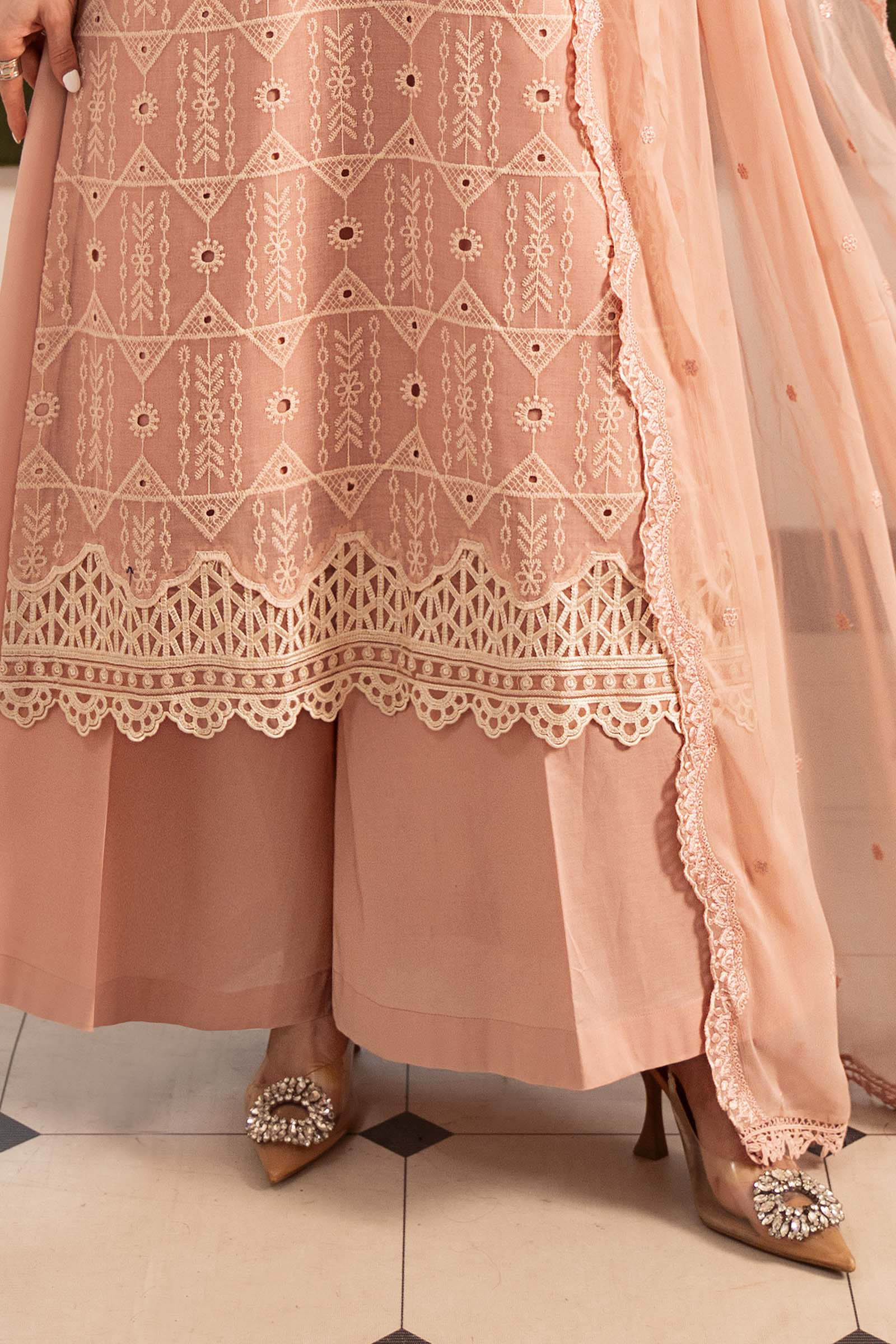 3 Piece Embroidered Lawn Suit - Image 5