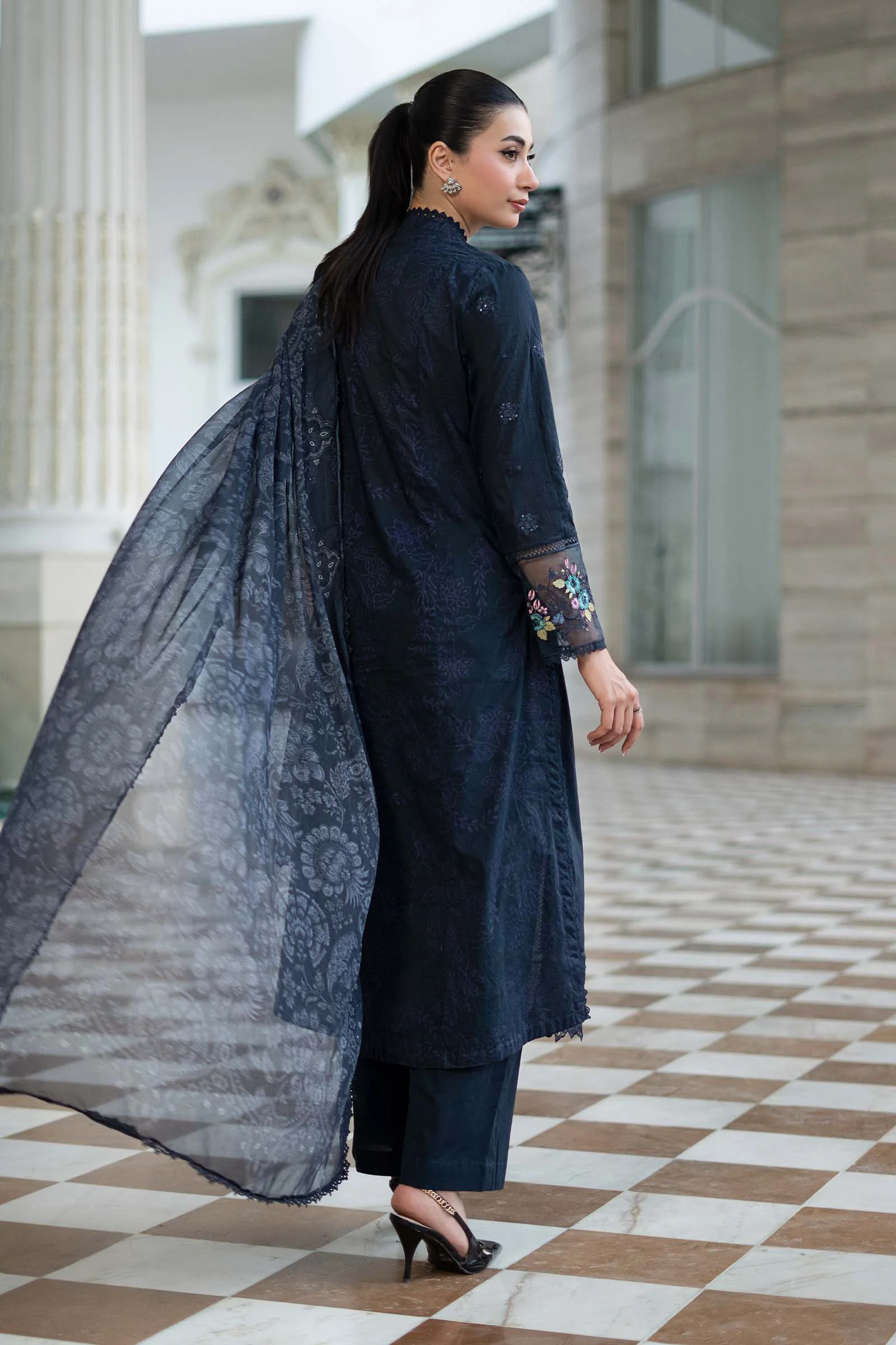 3 Piece Embroidered Lawn Suit - Image 6