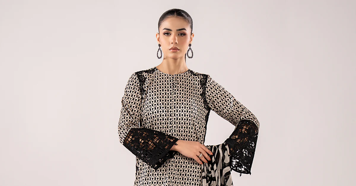 3 Piece Embroidered Lawn Suit - Image 10