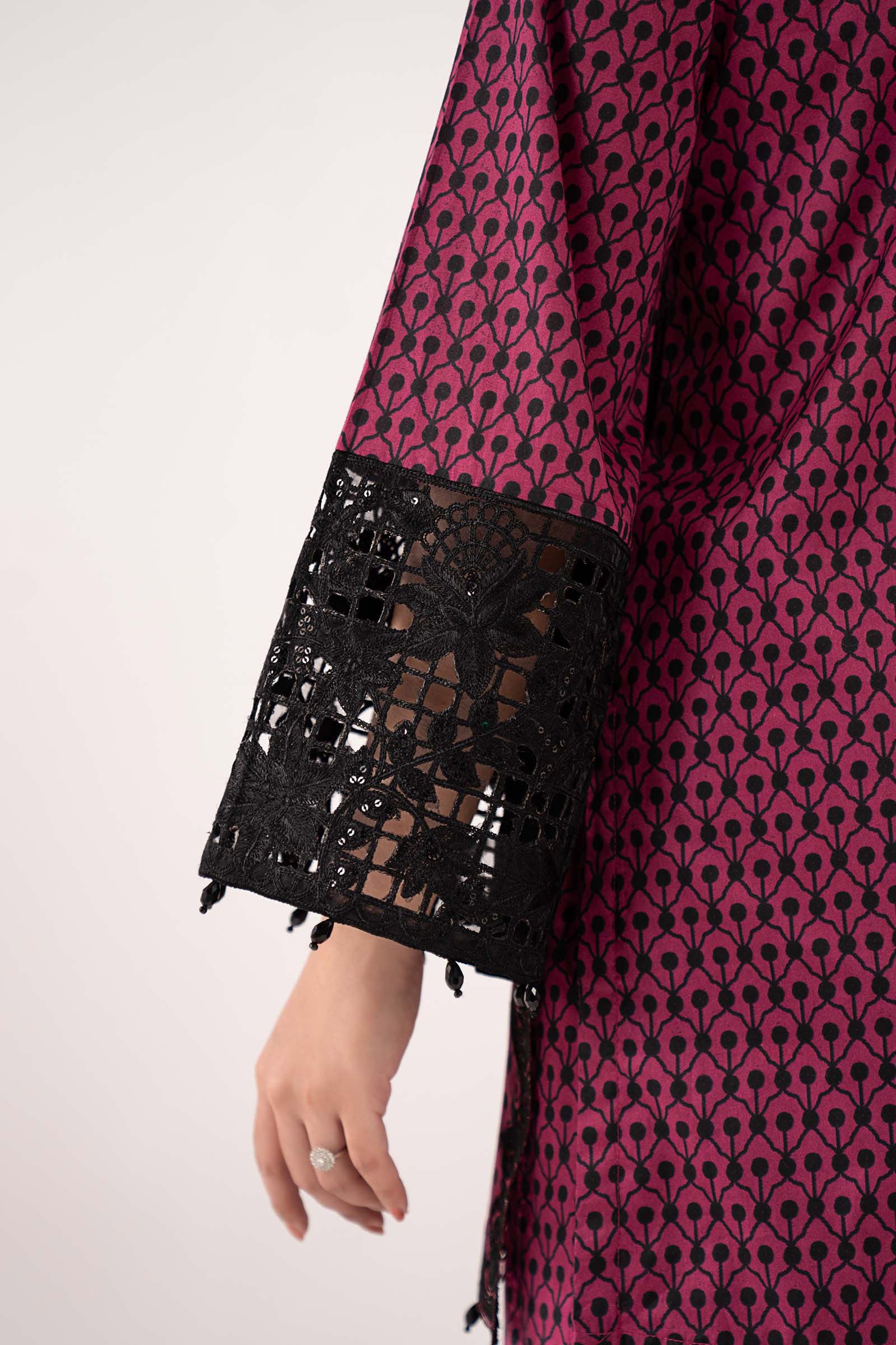 3 Piece Embroidered Lawn Suit - Image 4