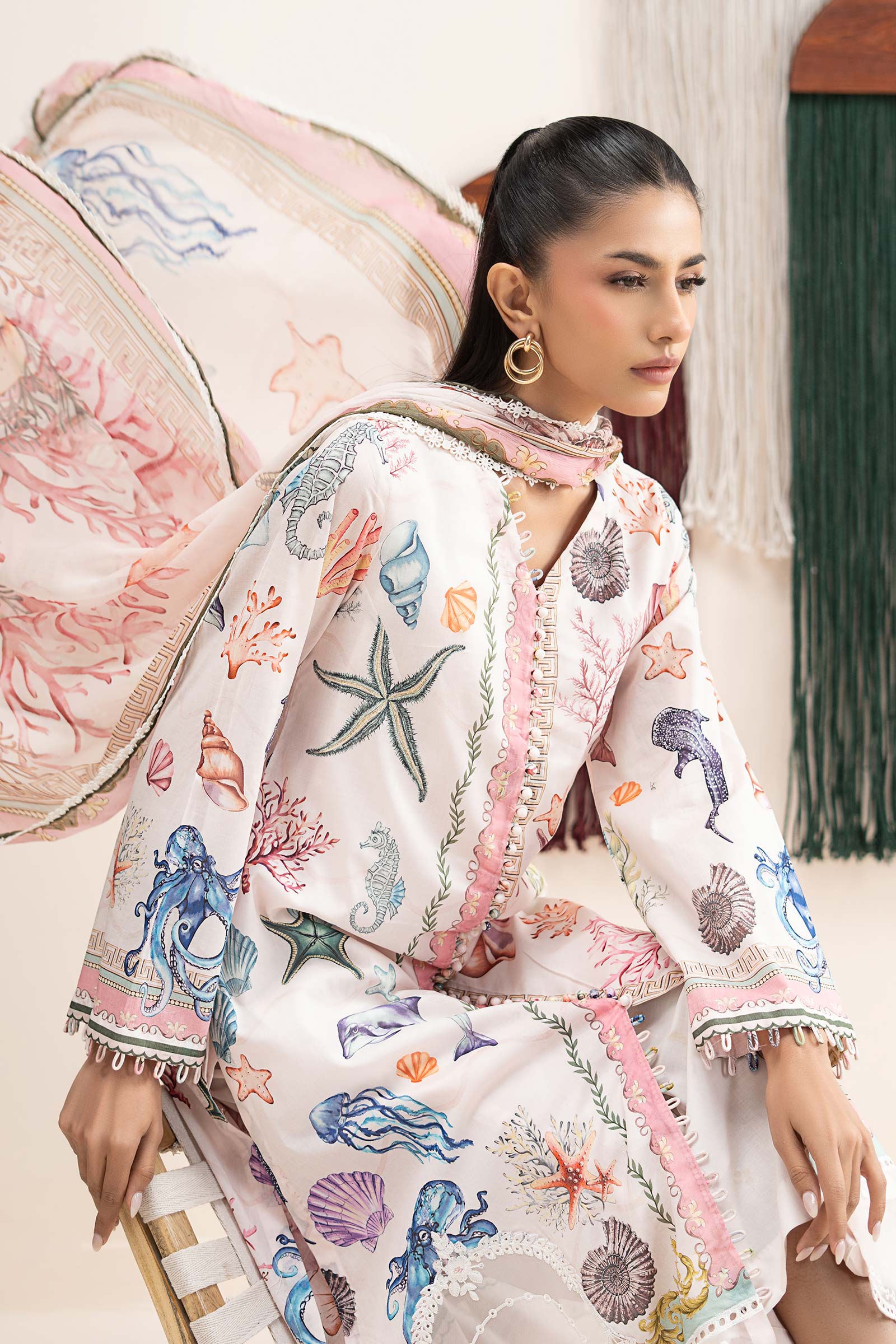 3 Piece Embroidered Lawn Suit - Image 4