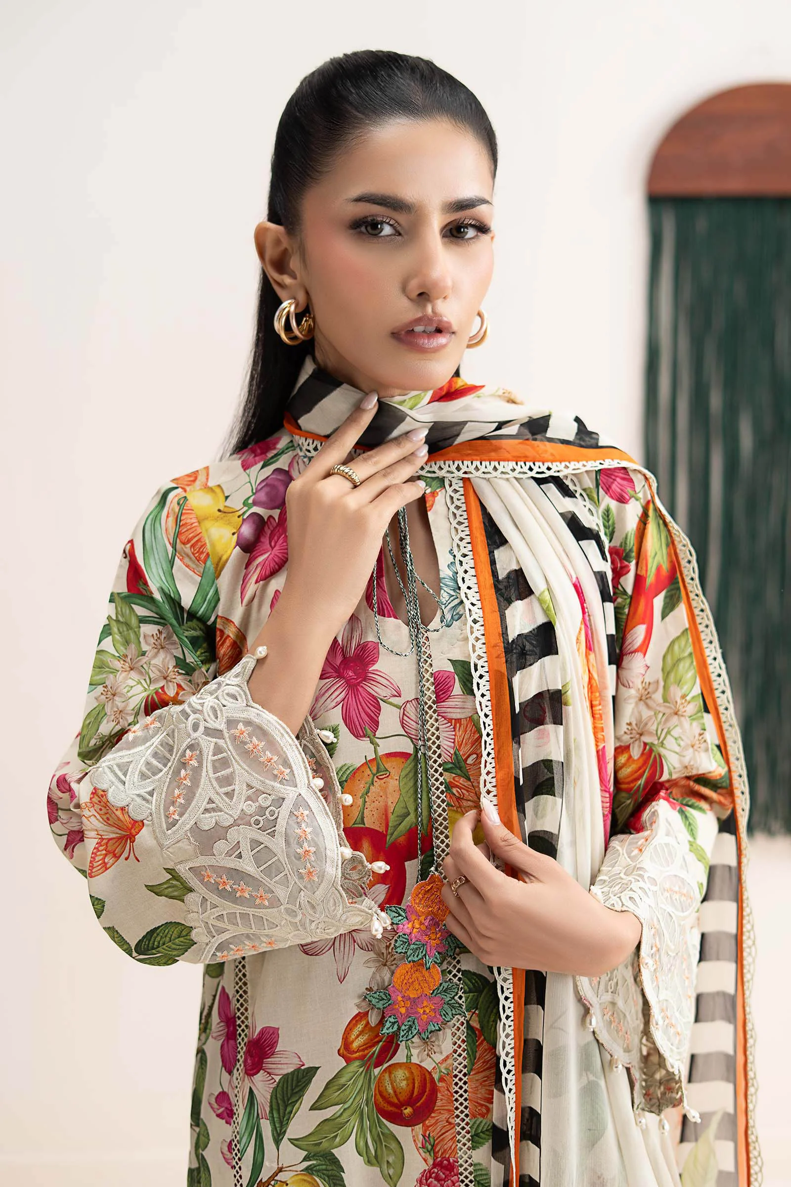 3 Piece Embroidered Lawn Suit - Image 2