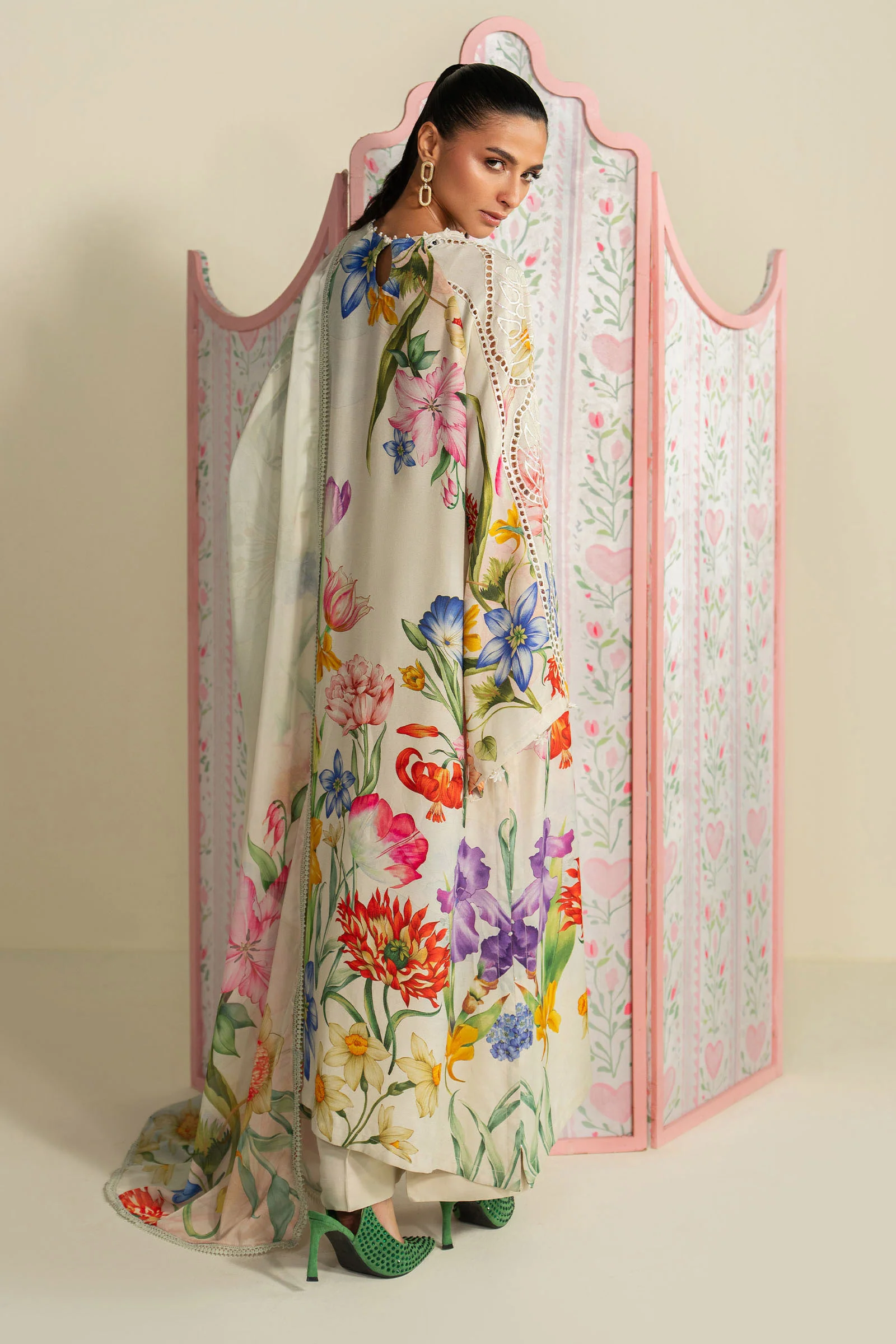 3 Piece Embroidered Lawn Suit - Image 3