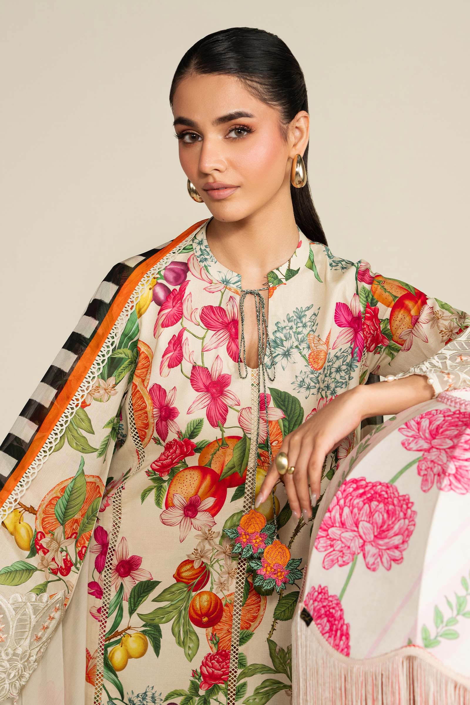 3 Piece Embroidered Lawn Suit - Image 5