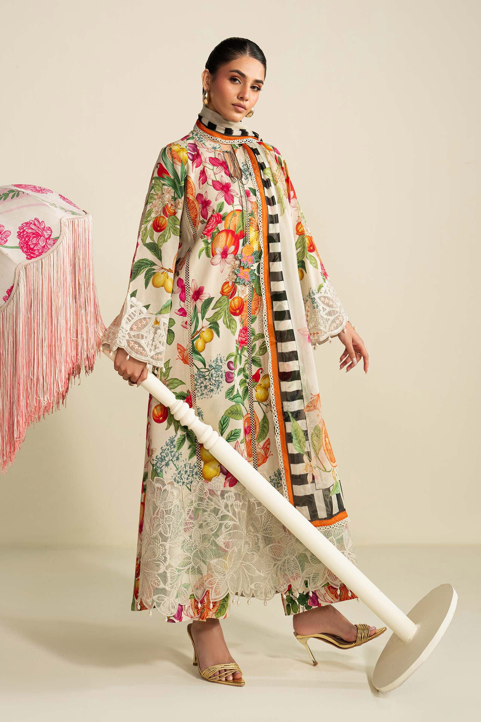 3 Piece Embroidered Lawn Suit - Image 8