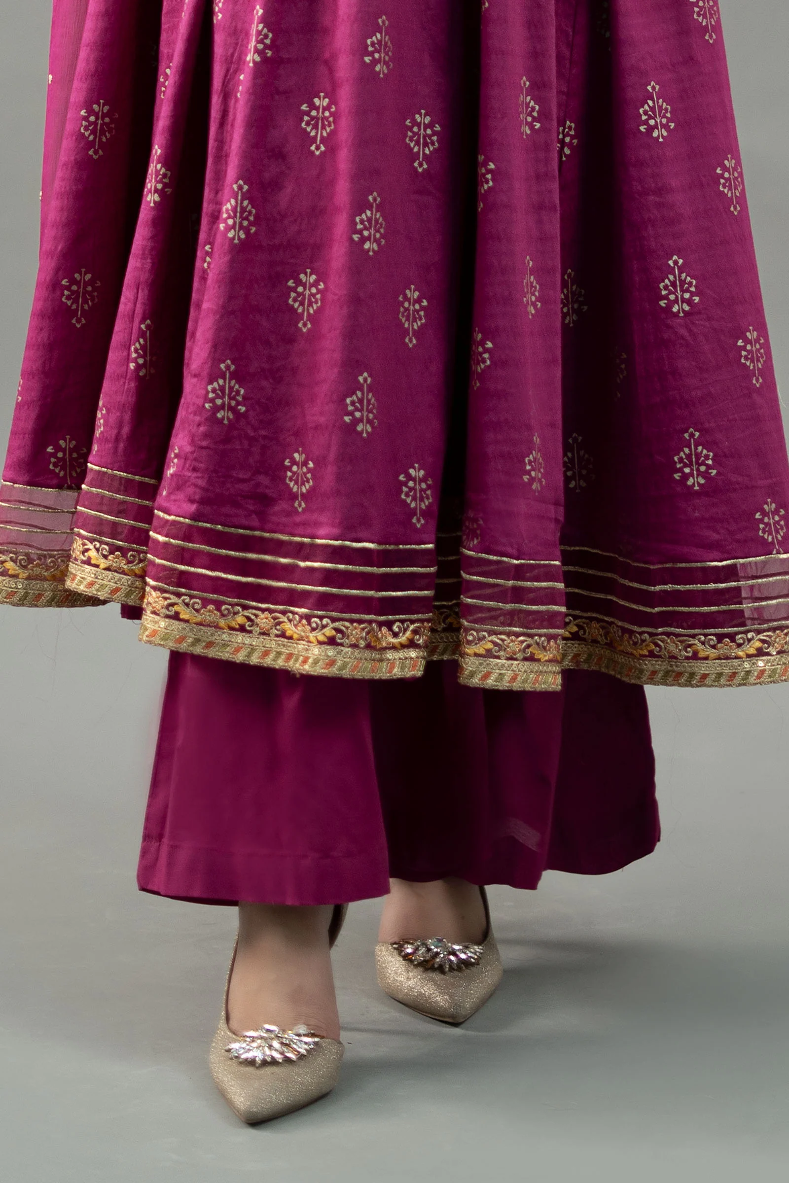 3 Piece Embroidered Suit - Image 4