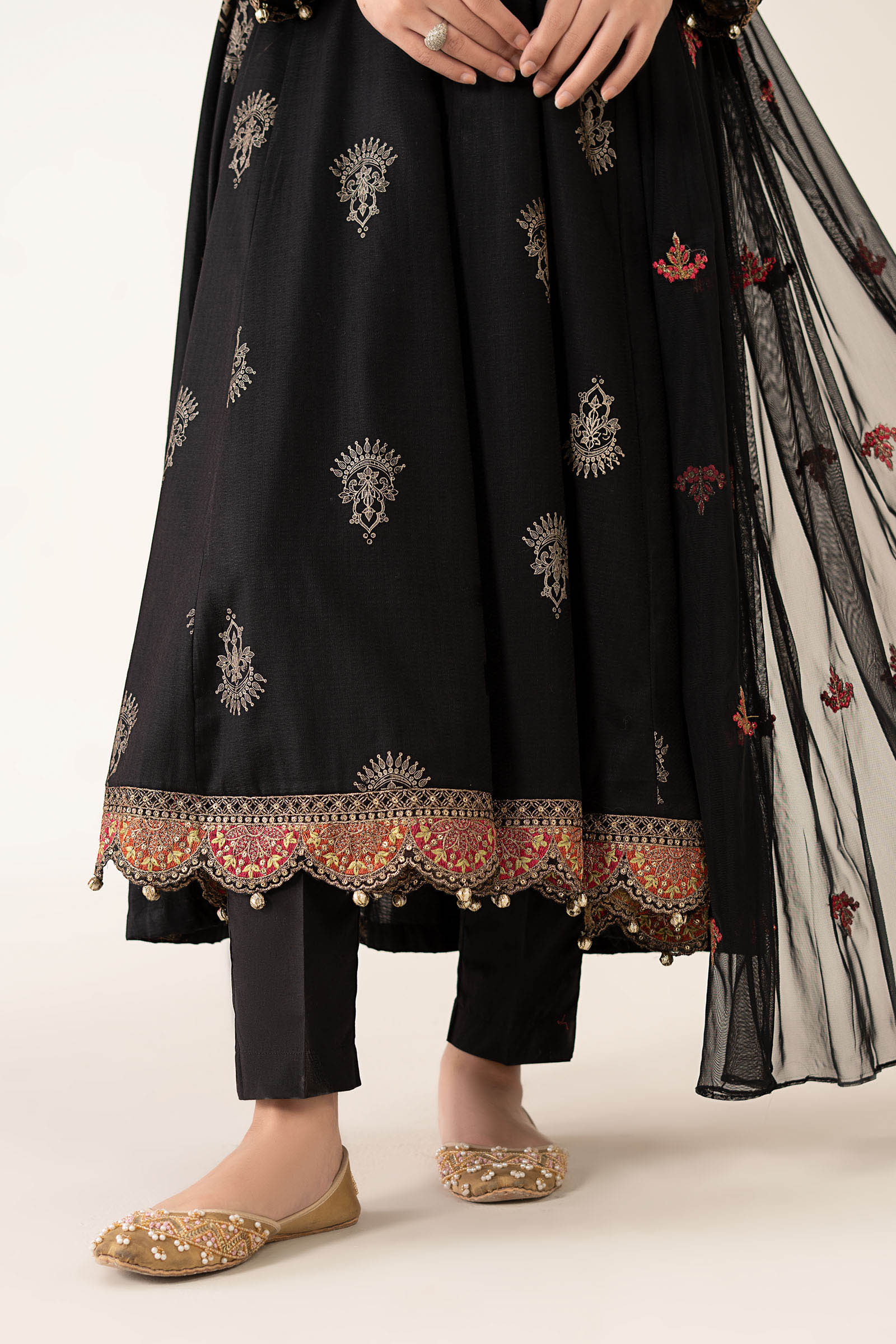 3 Piece Embroidered Lawn Suit - Image 6