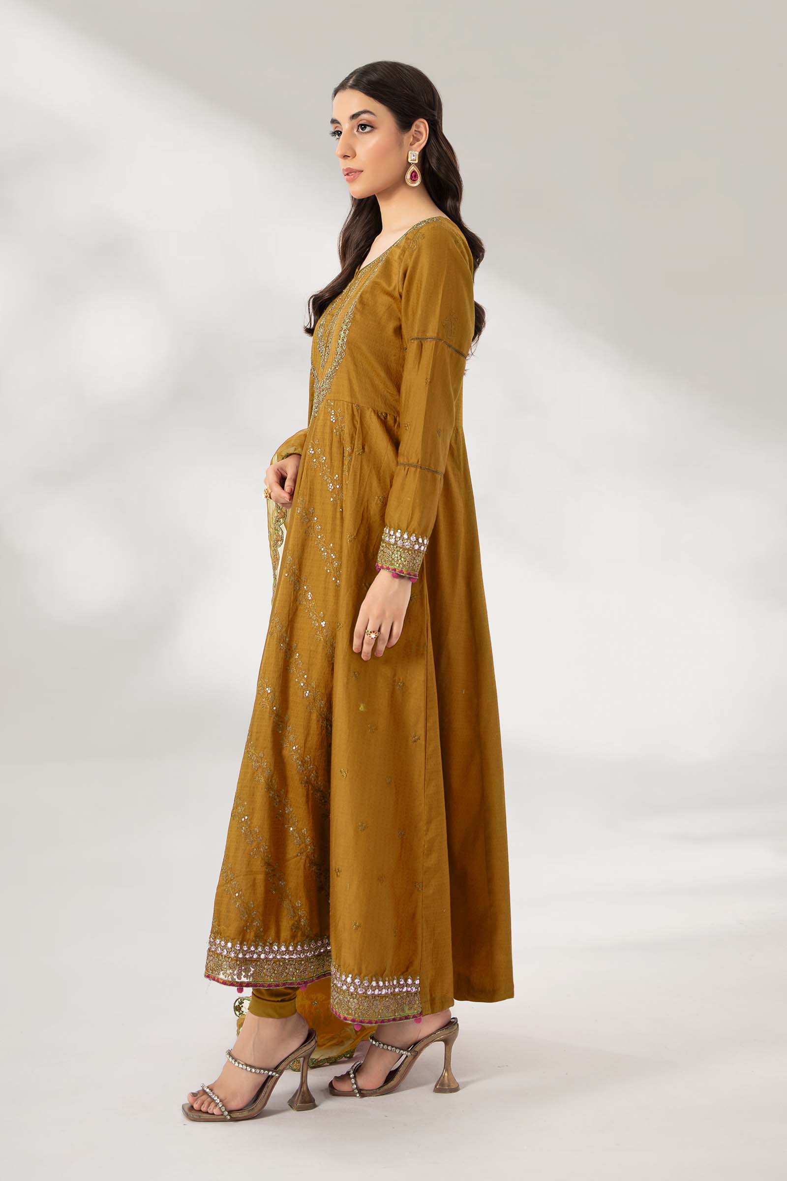 3 Piece Embroidered Lawn Suit - Image 4