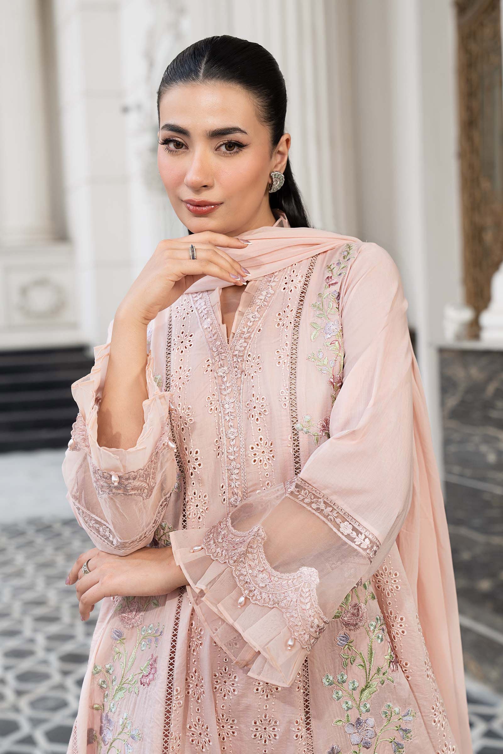 3 Piece Embroidered Lawn Suit - Image 3